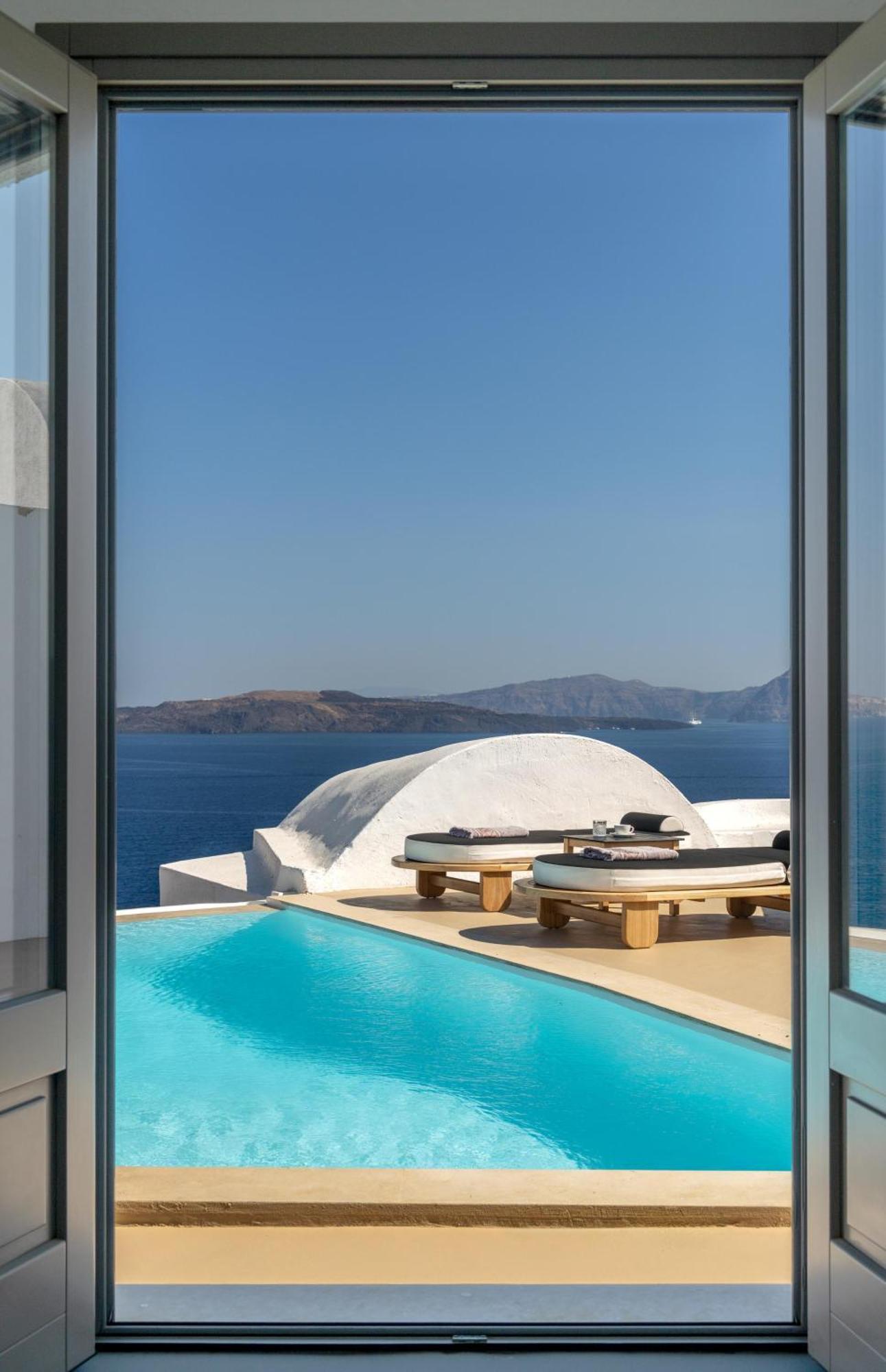 Petit Suite Private Pool & Caldera View