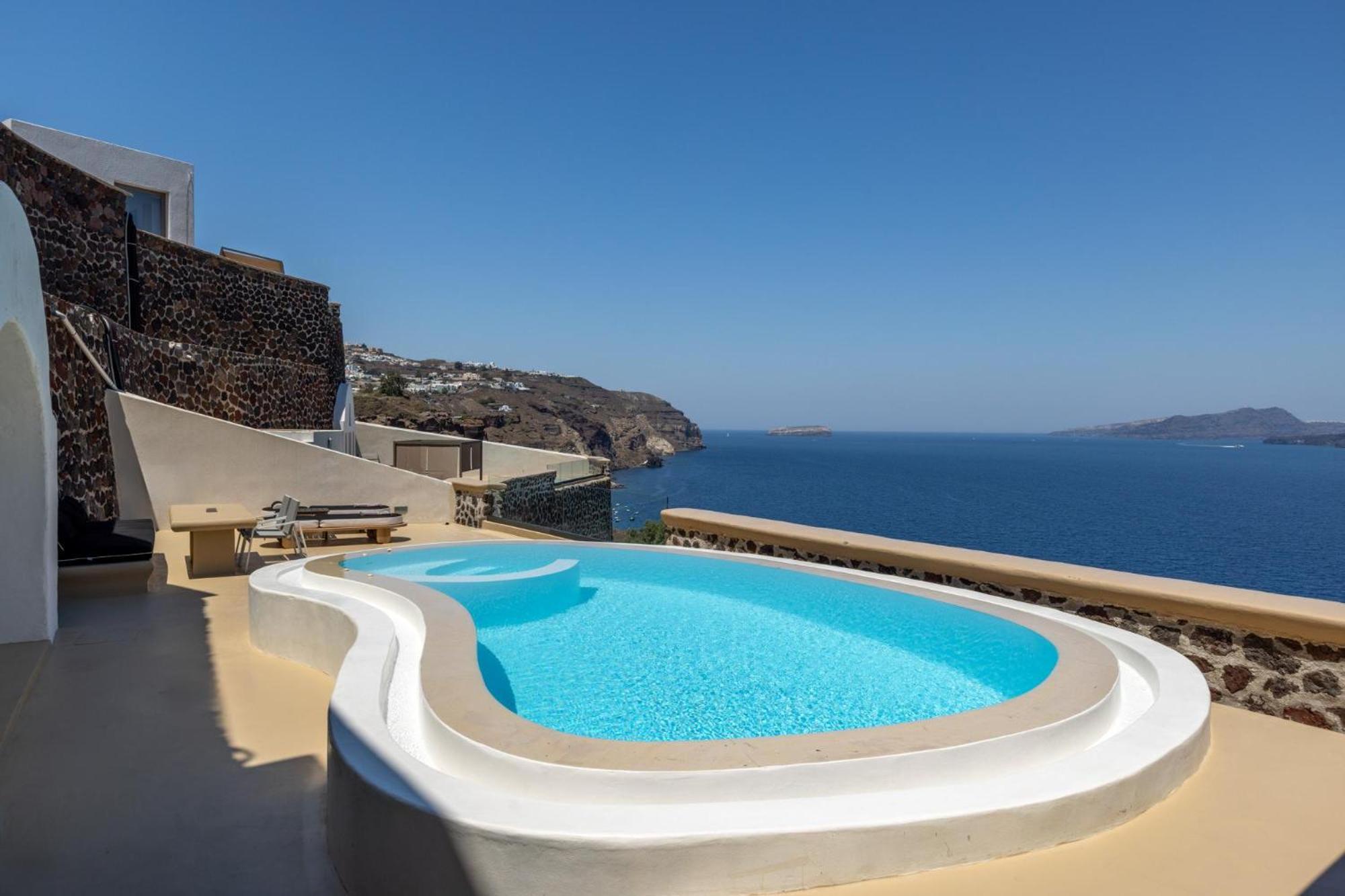 Deluxe Cave Suite Private Pool & Caldera View