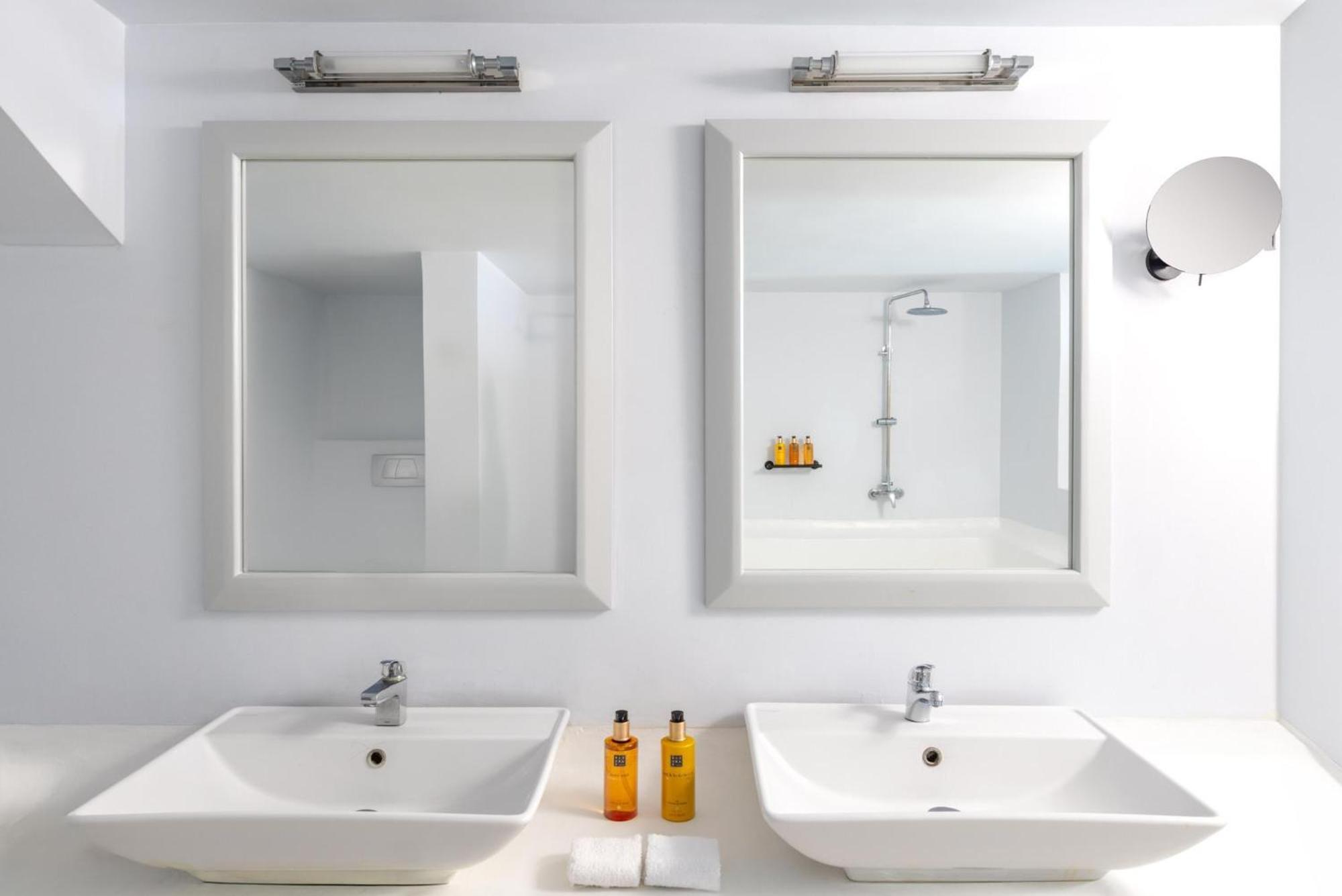 Executive Cave Suite Private Pool & Caldera View