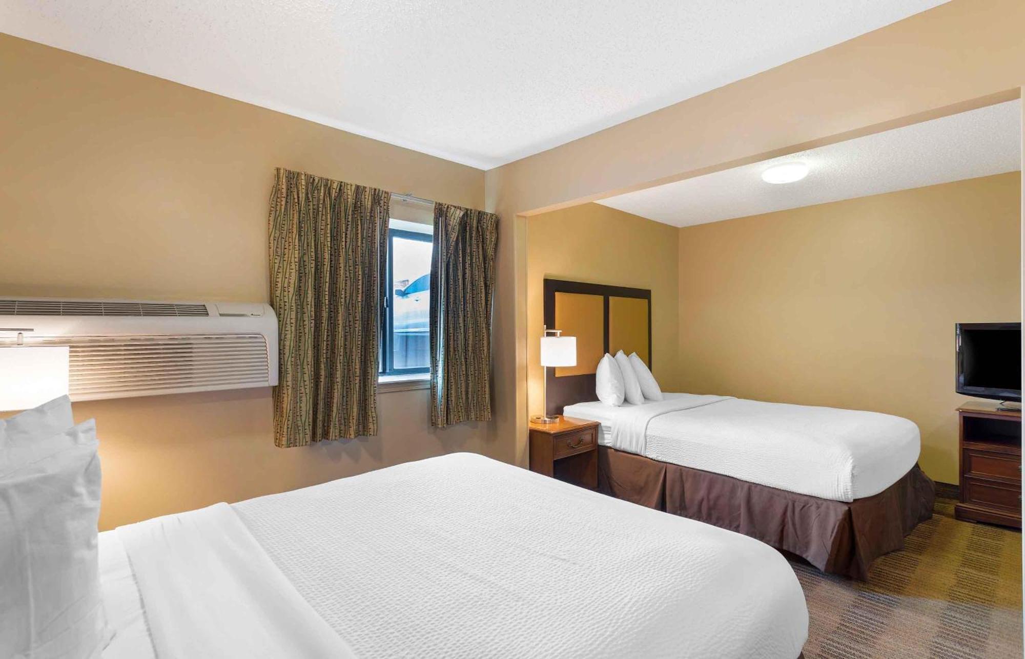 Studio 2 Queen Beds Non-Smoking