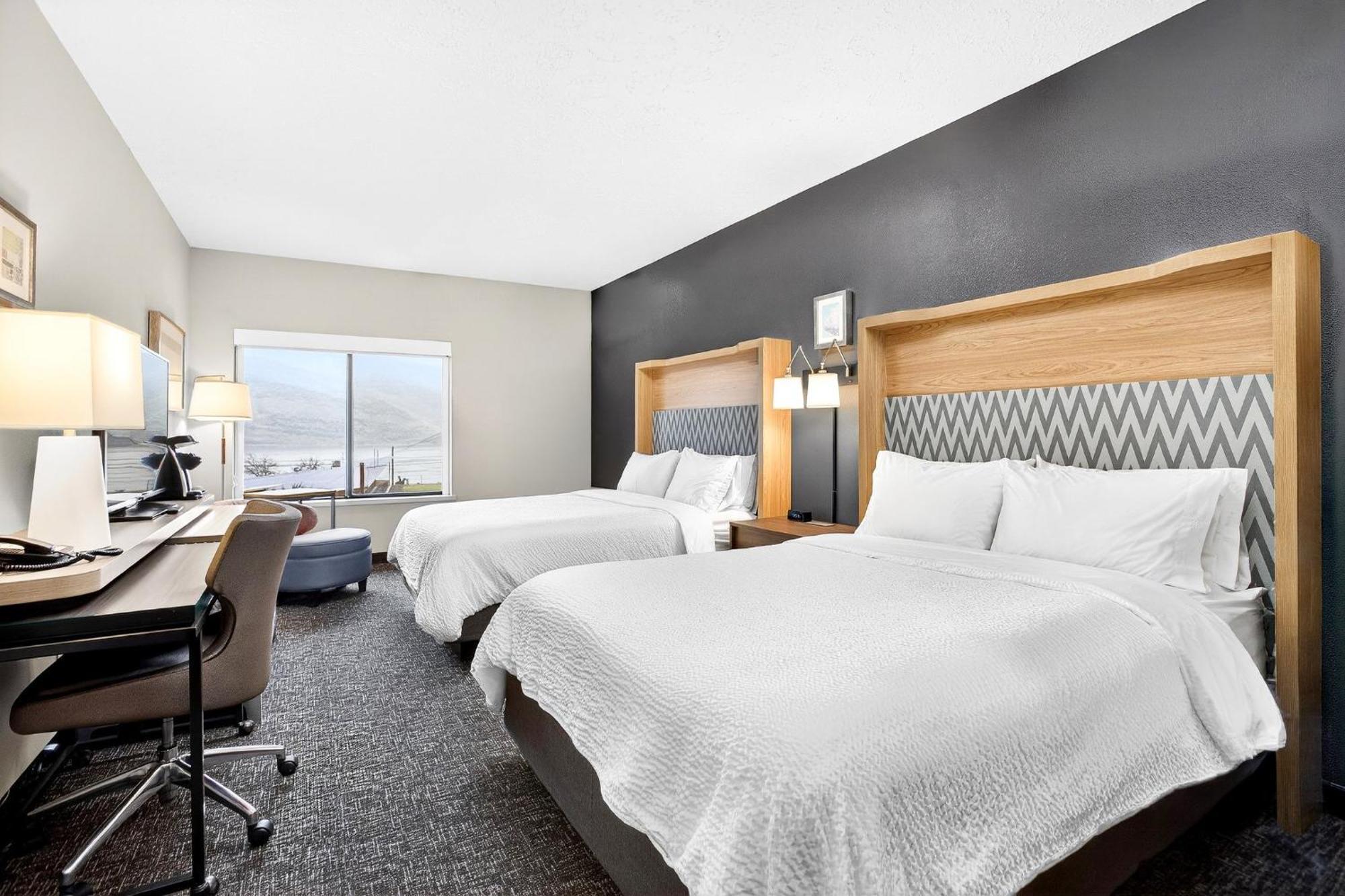 Queen Suite with Riverview - Non-Smoking