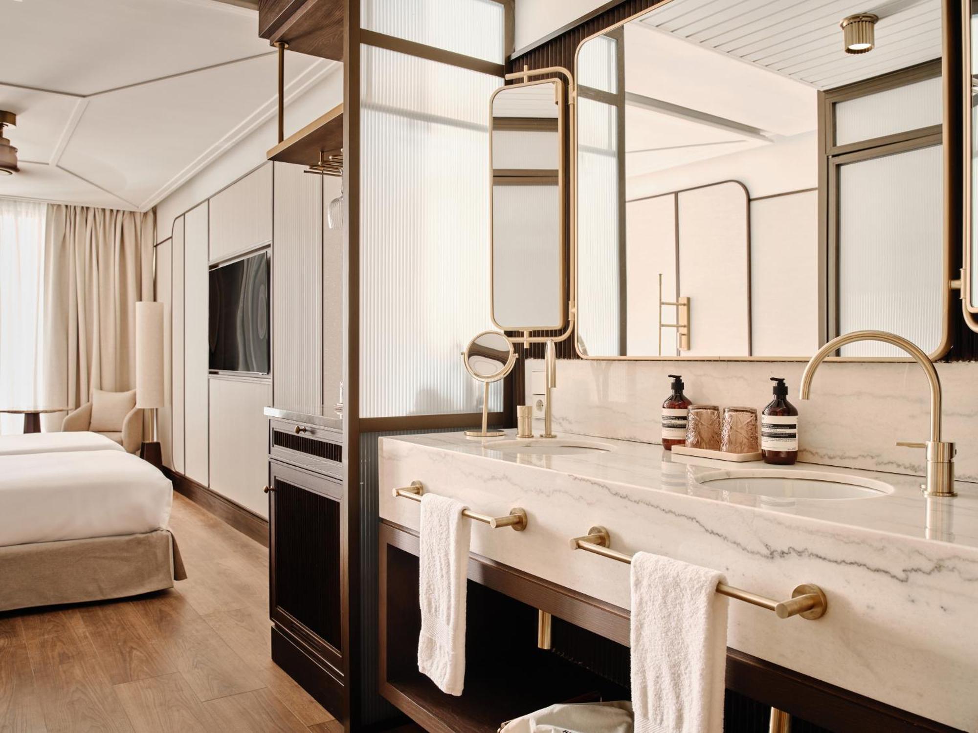 Deluxe Double Room Swim Up