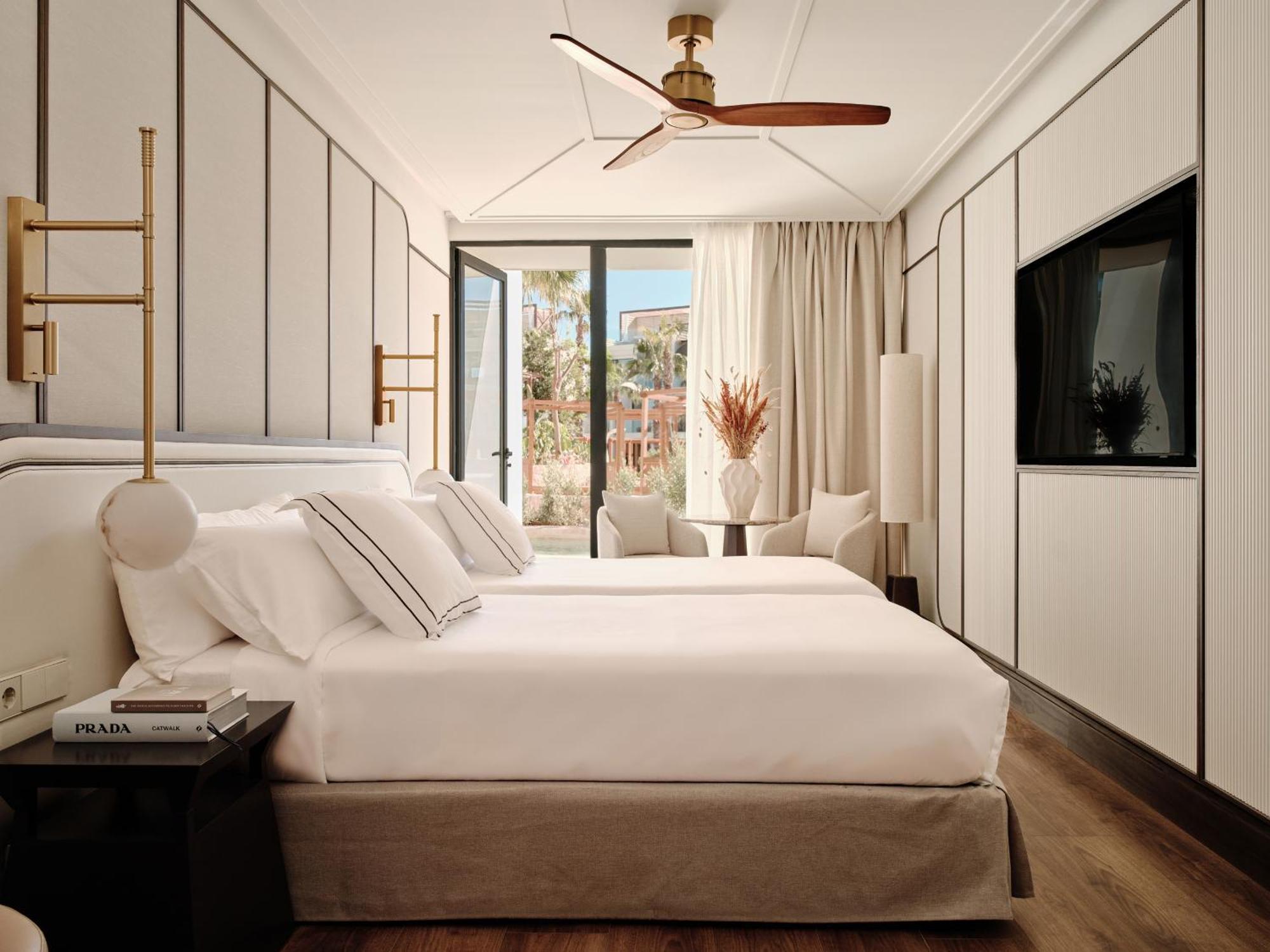 Deluxe Double Room Swim Up