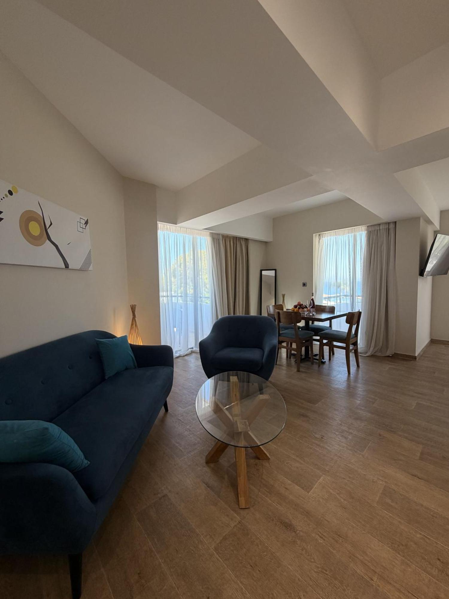 Deluxe Suite