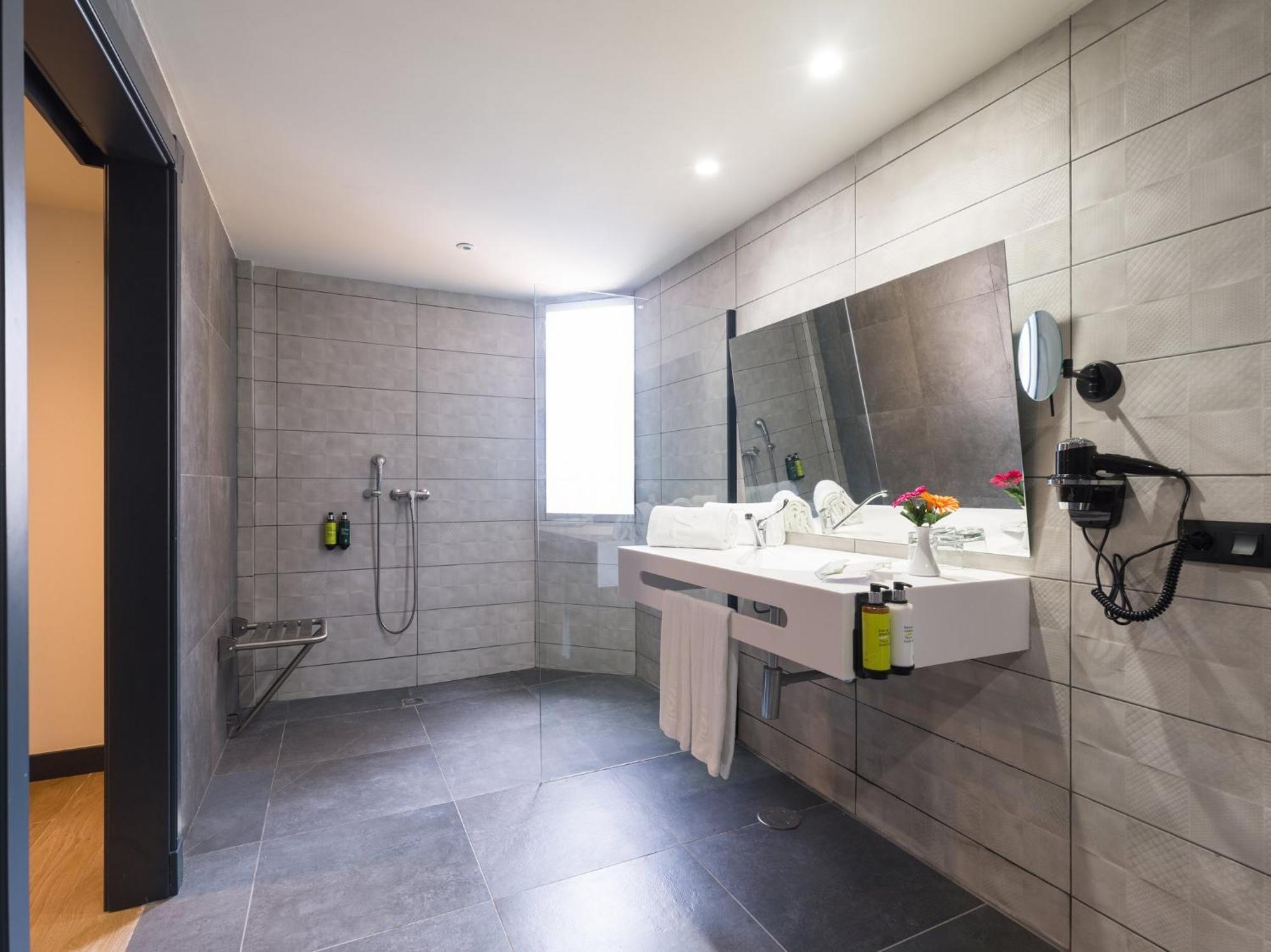 Double or Twin Room Sea View