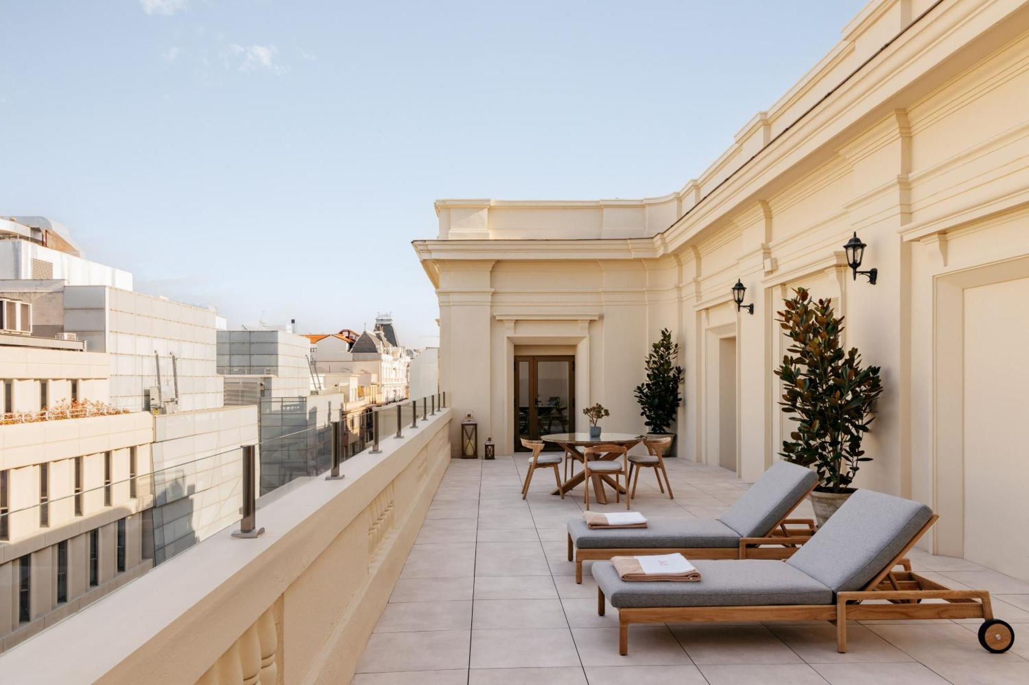 Suite Principale avec Terrasse - Niveau Rouge