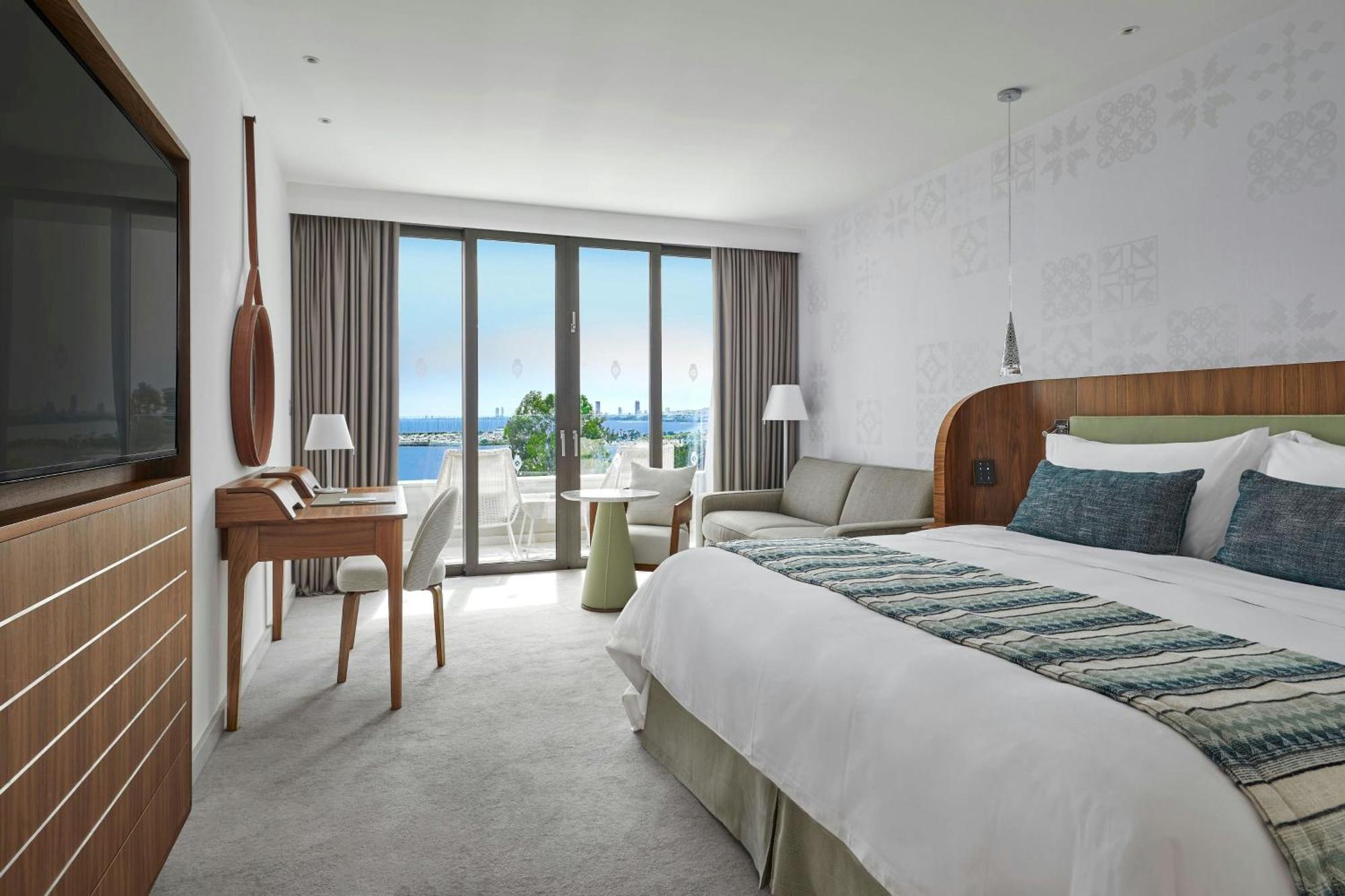 Deluxe Sea View, Larger Guest room, 1 King, Sofa bed
