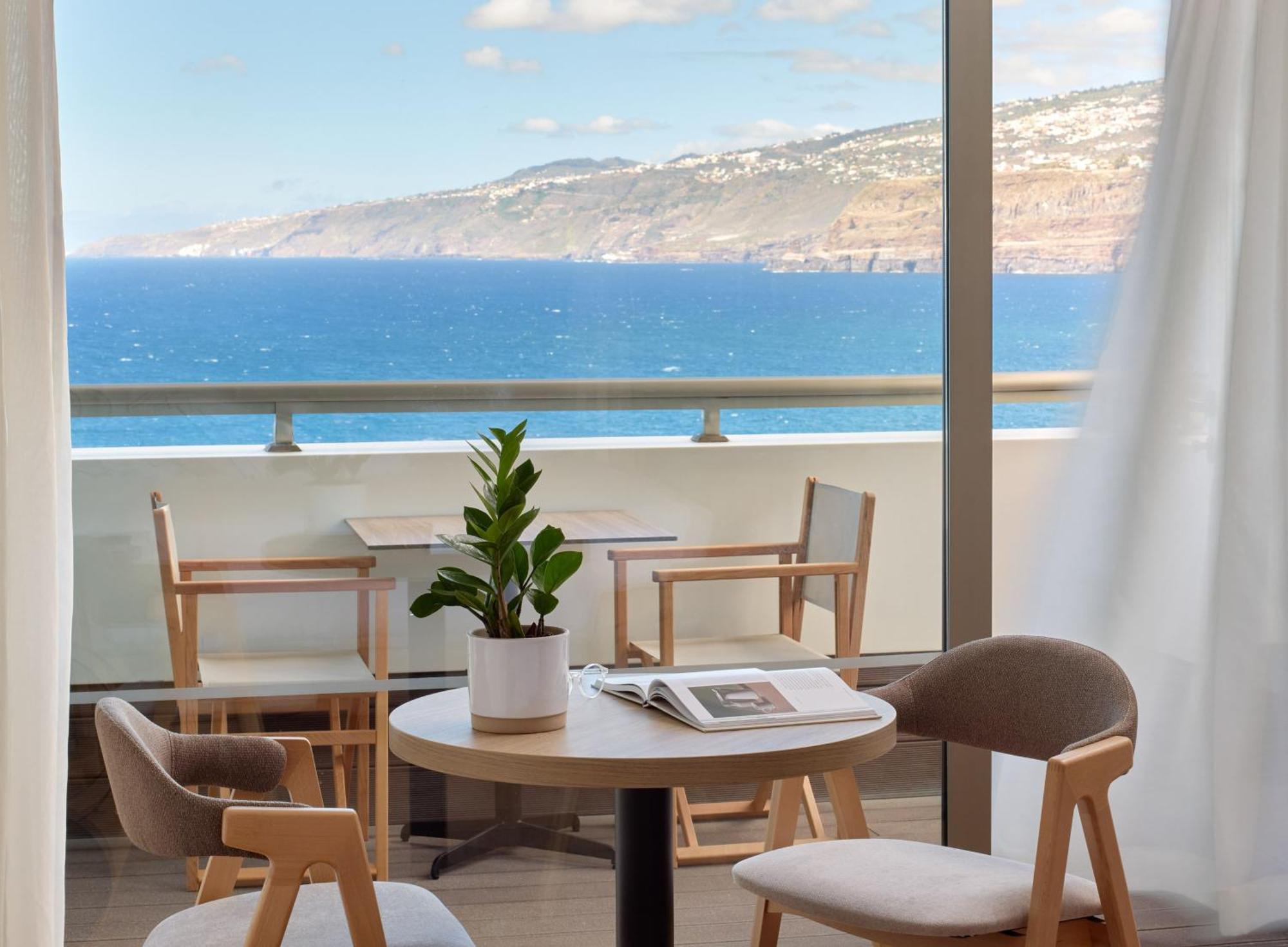 The Level Junior Suite Frontal Sea View