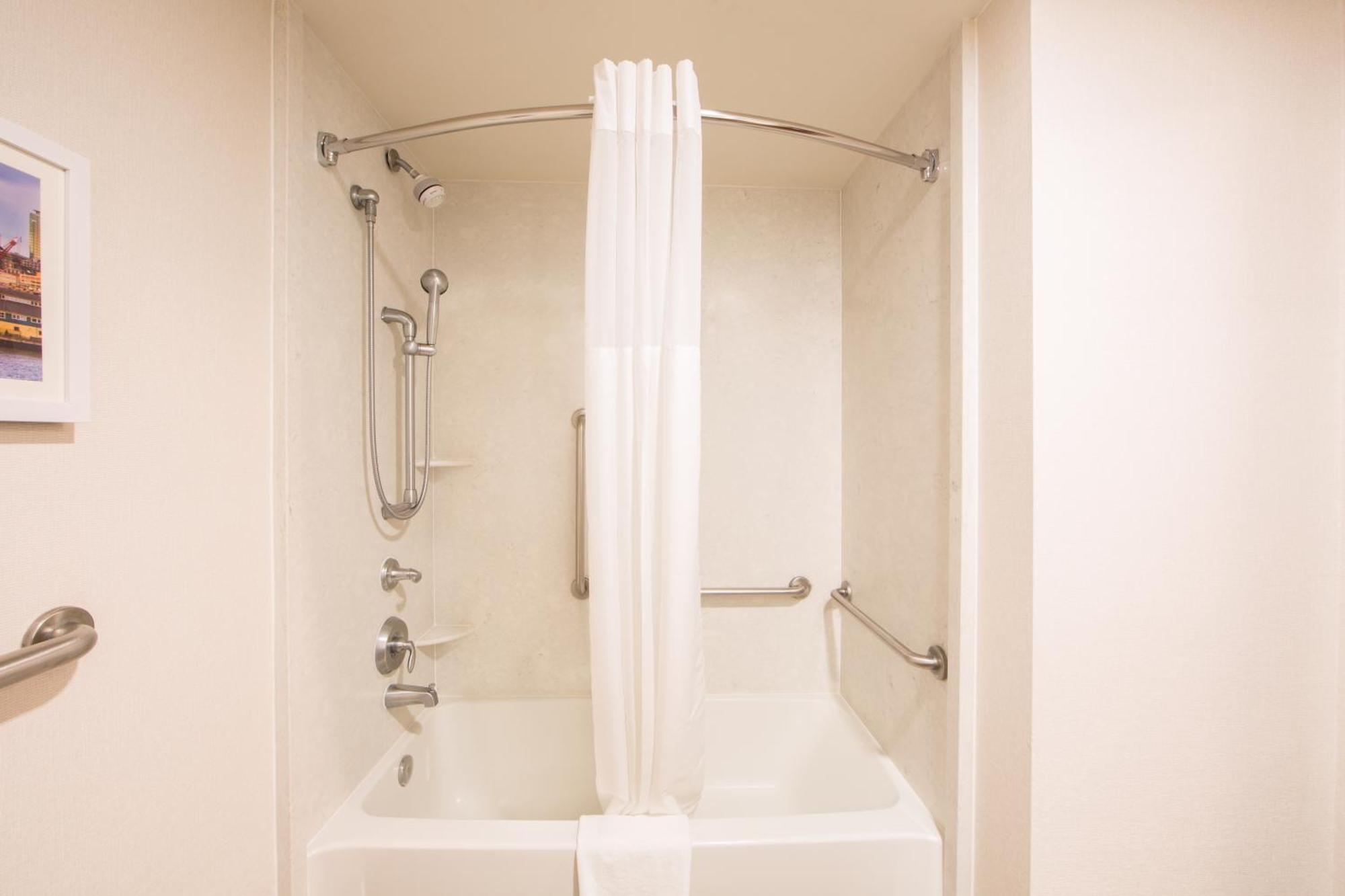 Queen Room Two Queen Beds Roll Shower Mobility Hearing Access or Non-Smoking