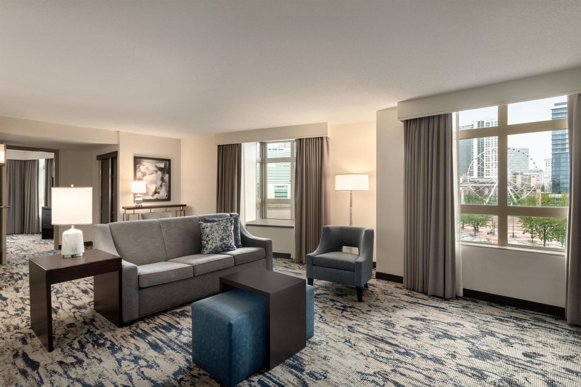 Ecksuite mit Kingsize-Bett und Parkblick