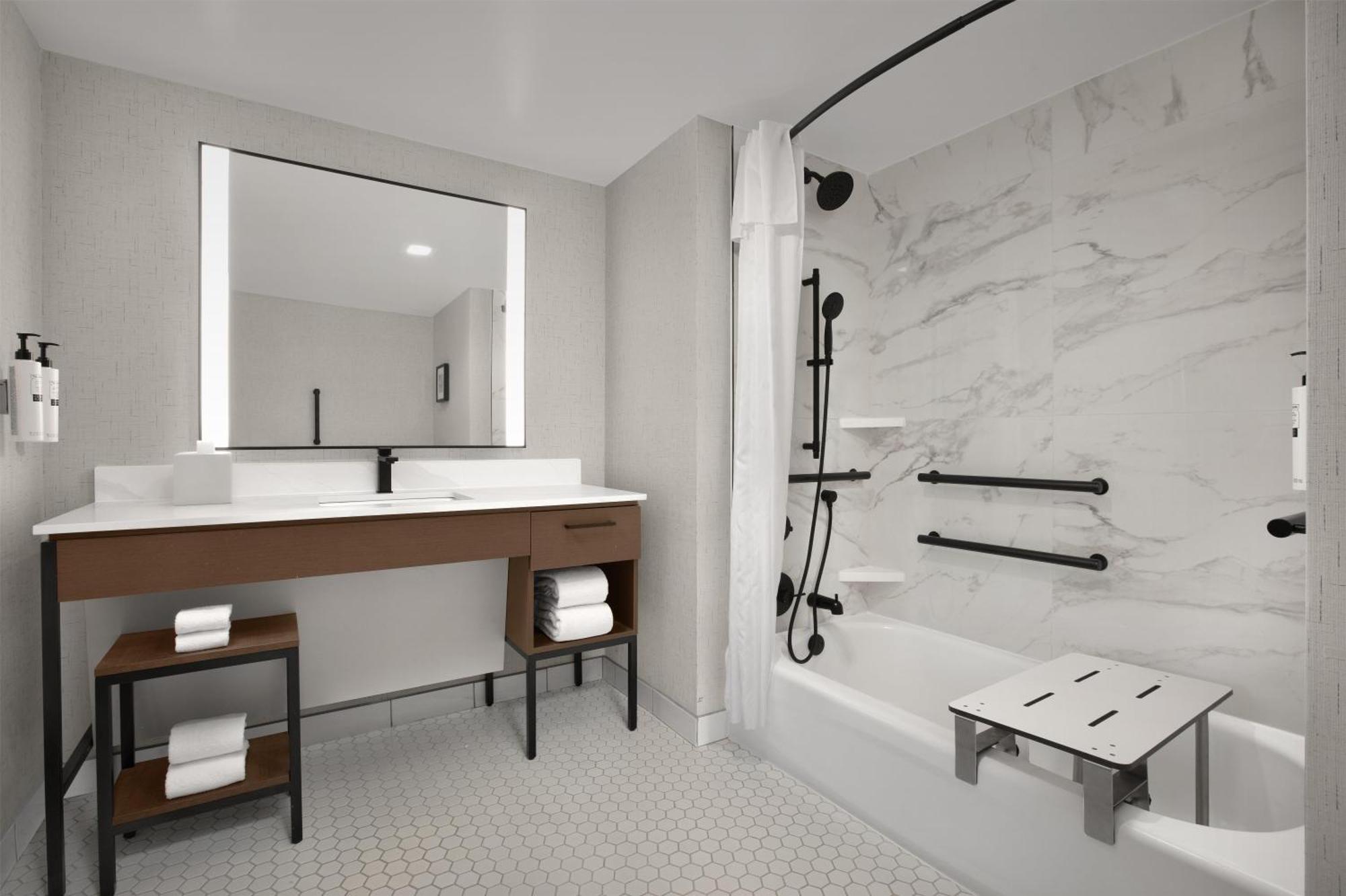 King Suite with Bath Tub - Mobility/Hearing Accessible