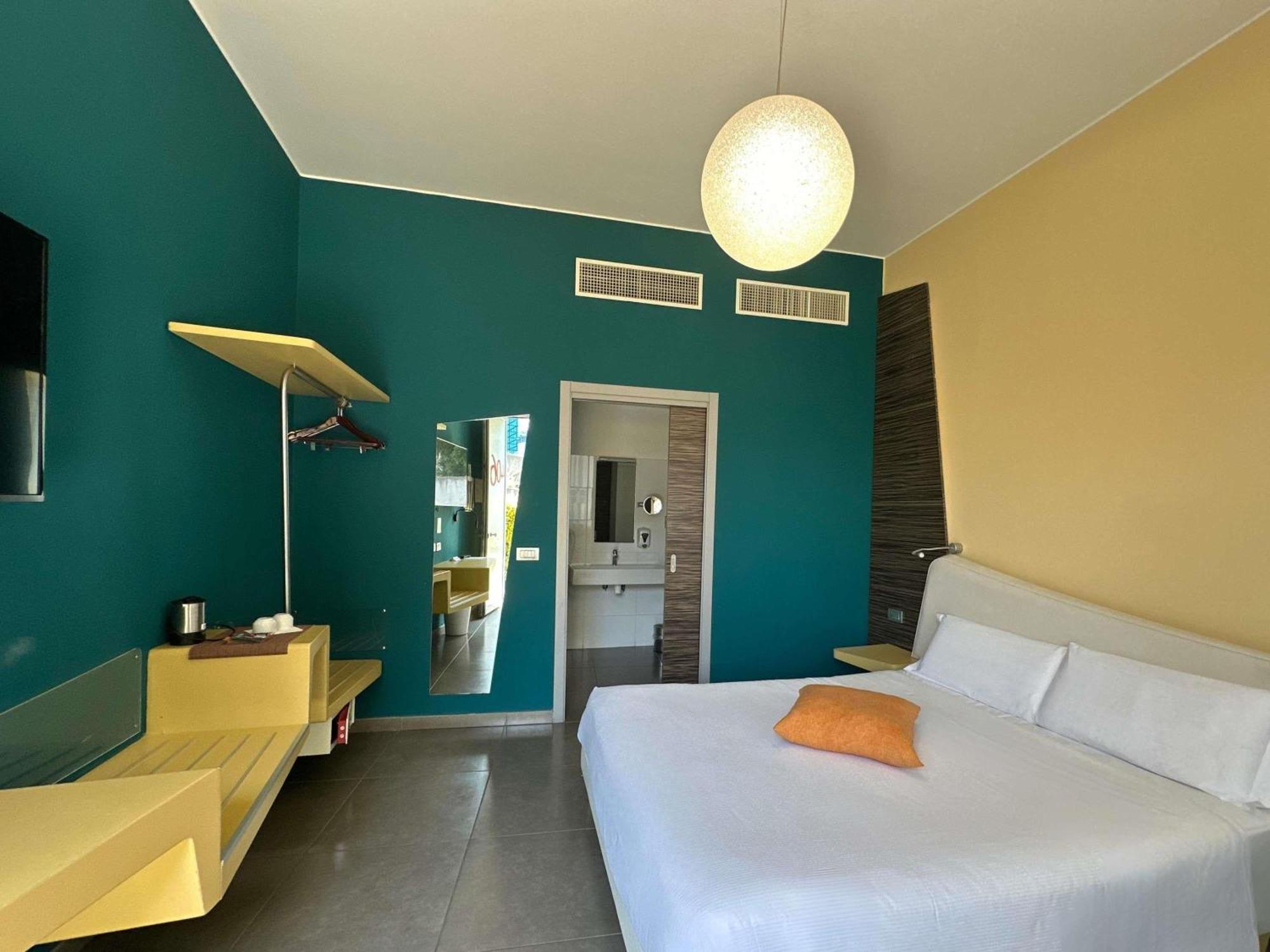 Classic Queen Room Mountain View