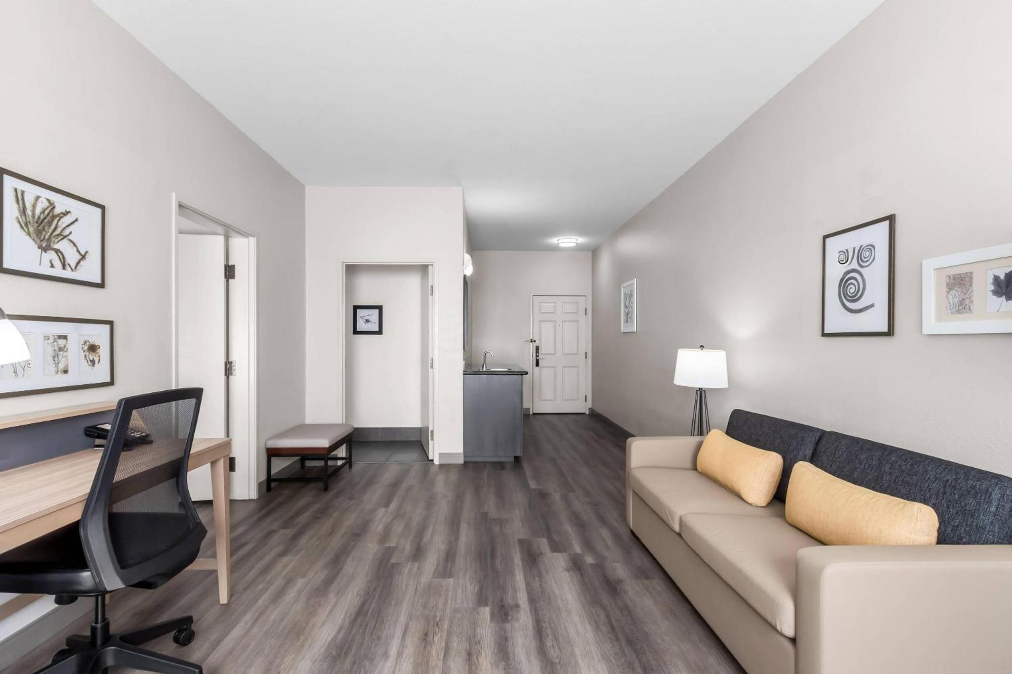 One-Bedroom Premium King Suite Non-Smoking