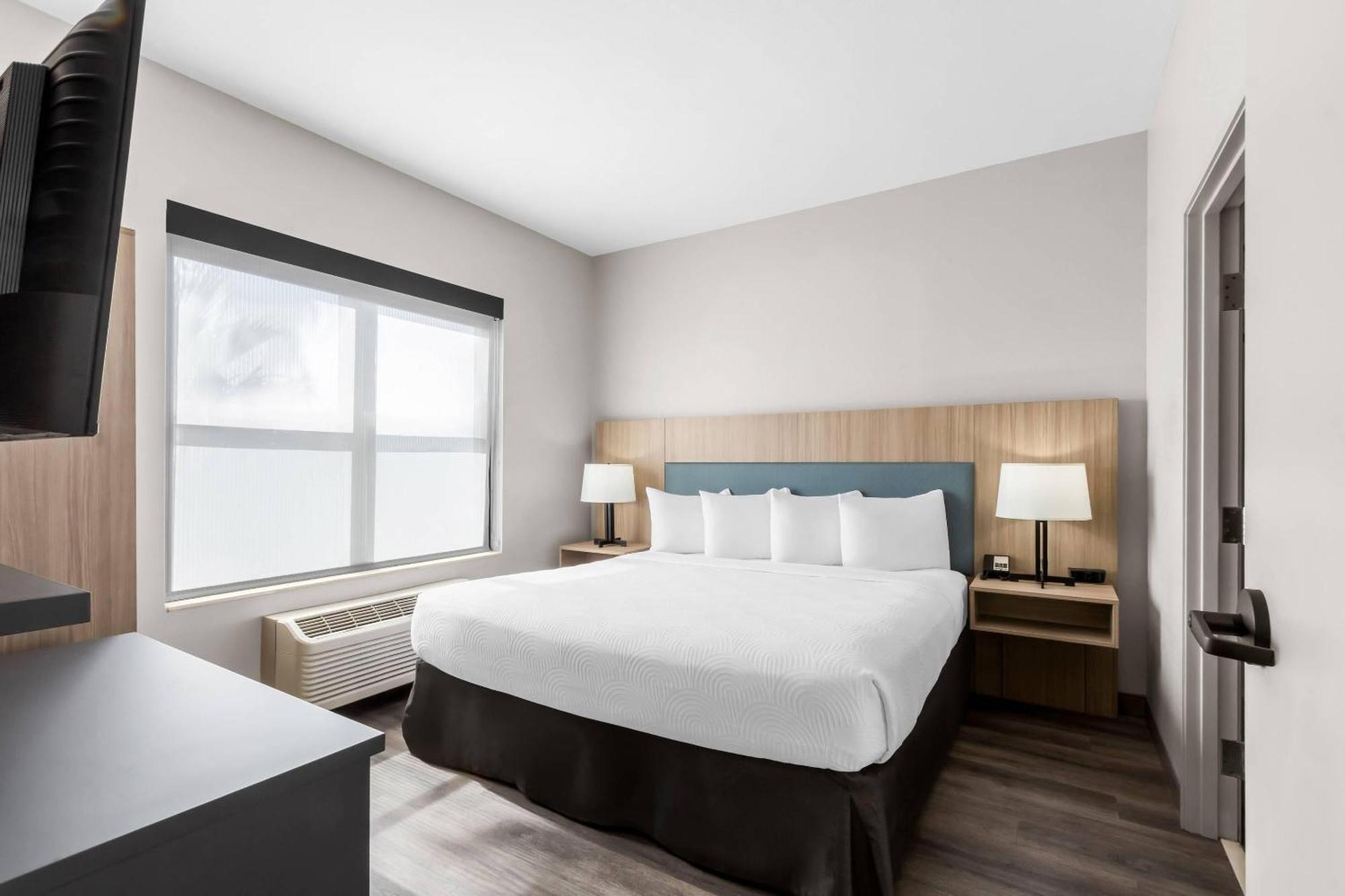 One-Bedroom King Suite Non-Smoking