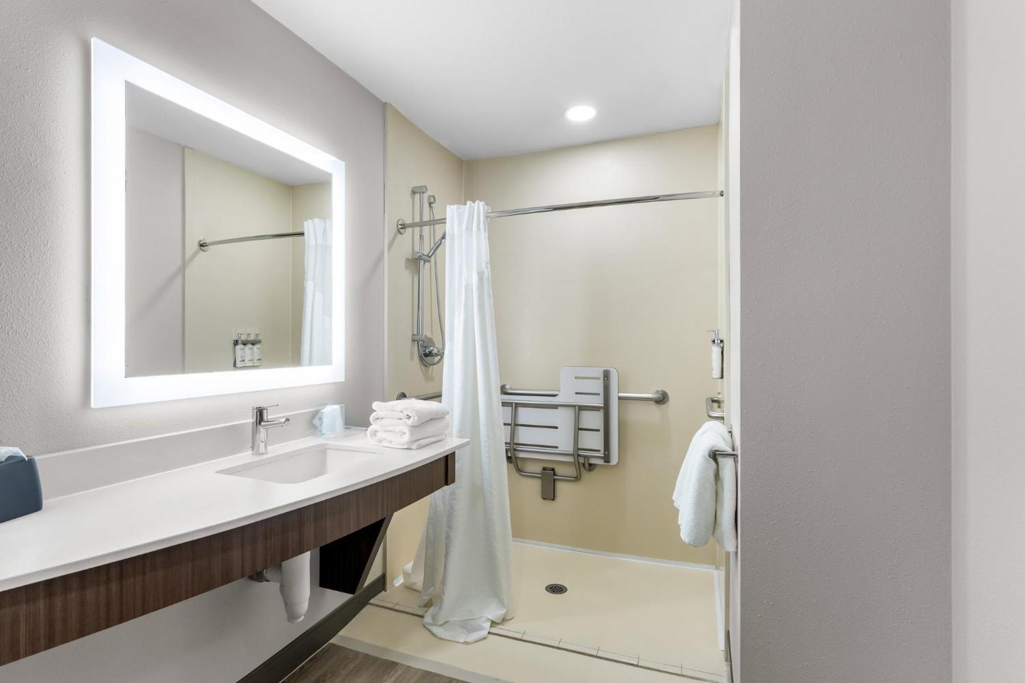 Double Room Mobility Access Roll Shower