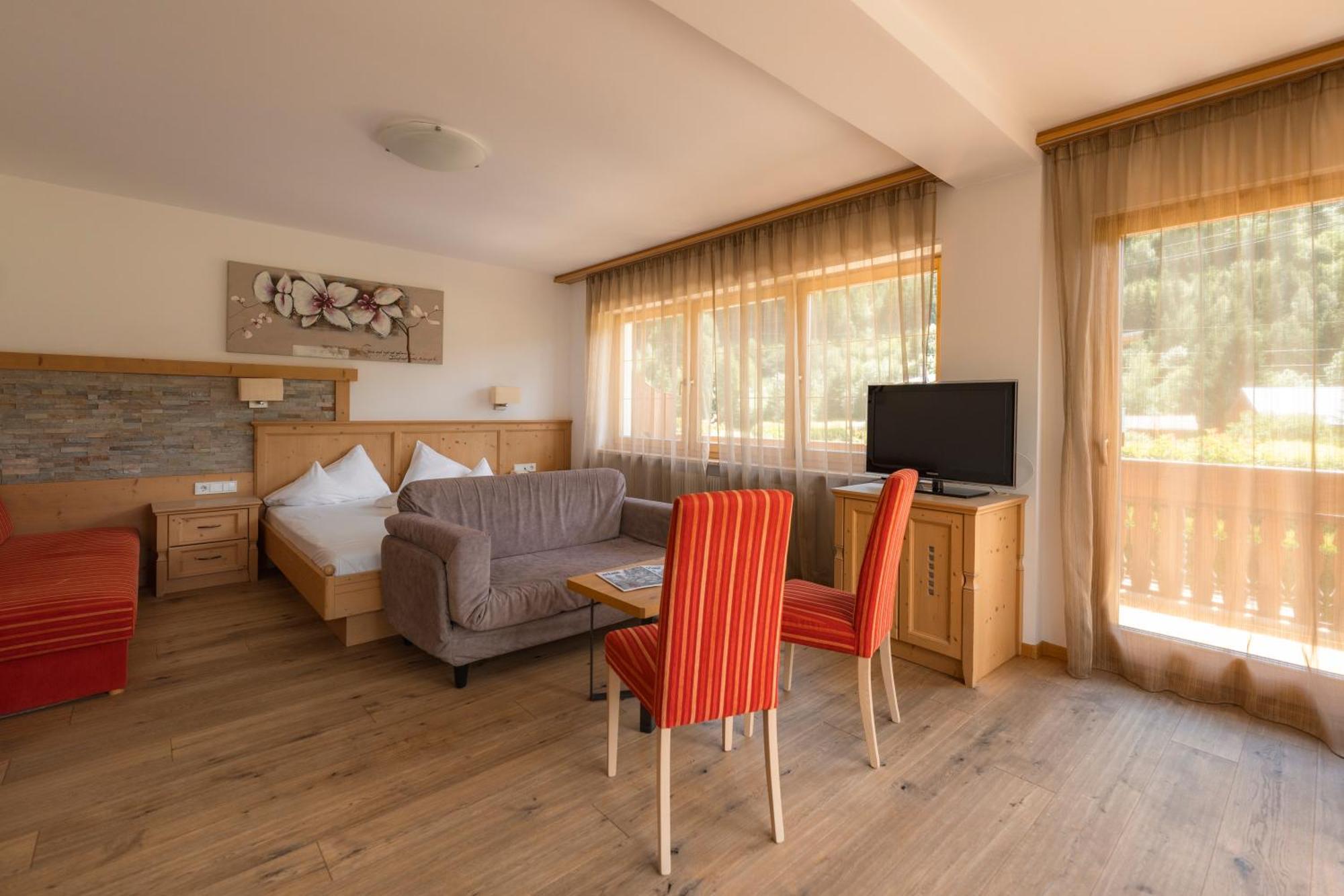 Superior Double Room,1774469194:JPEG