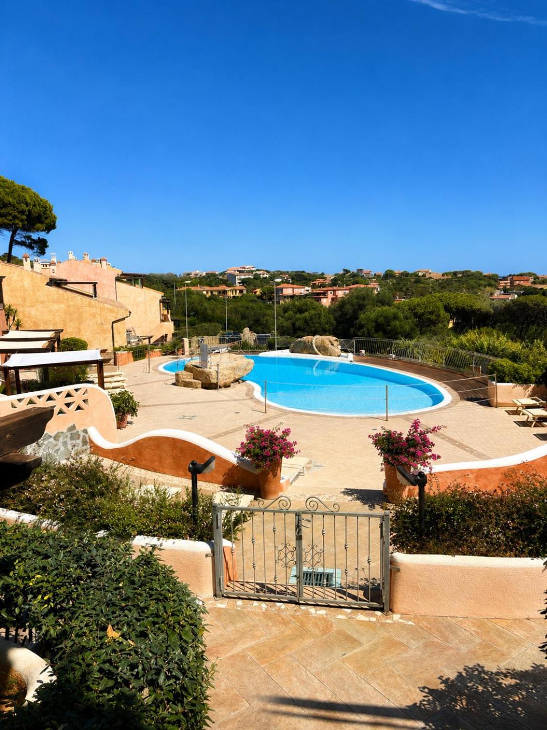 One-Bedroom Apartment Pool View