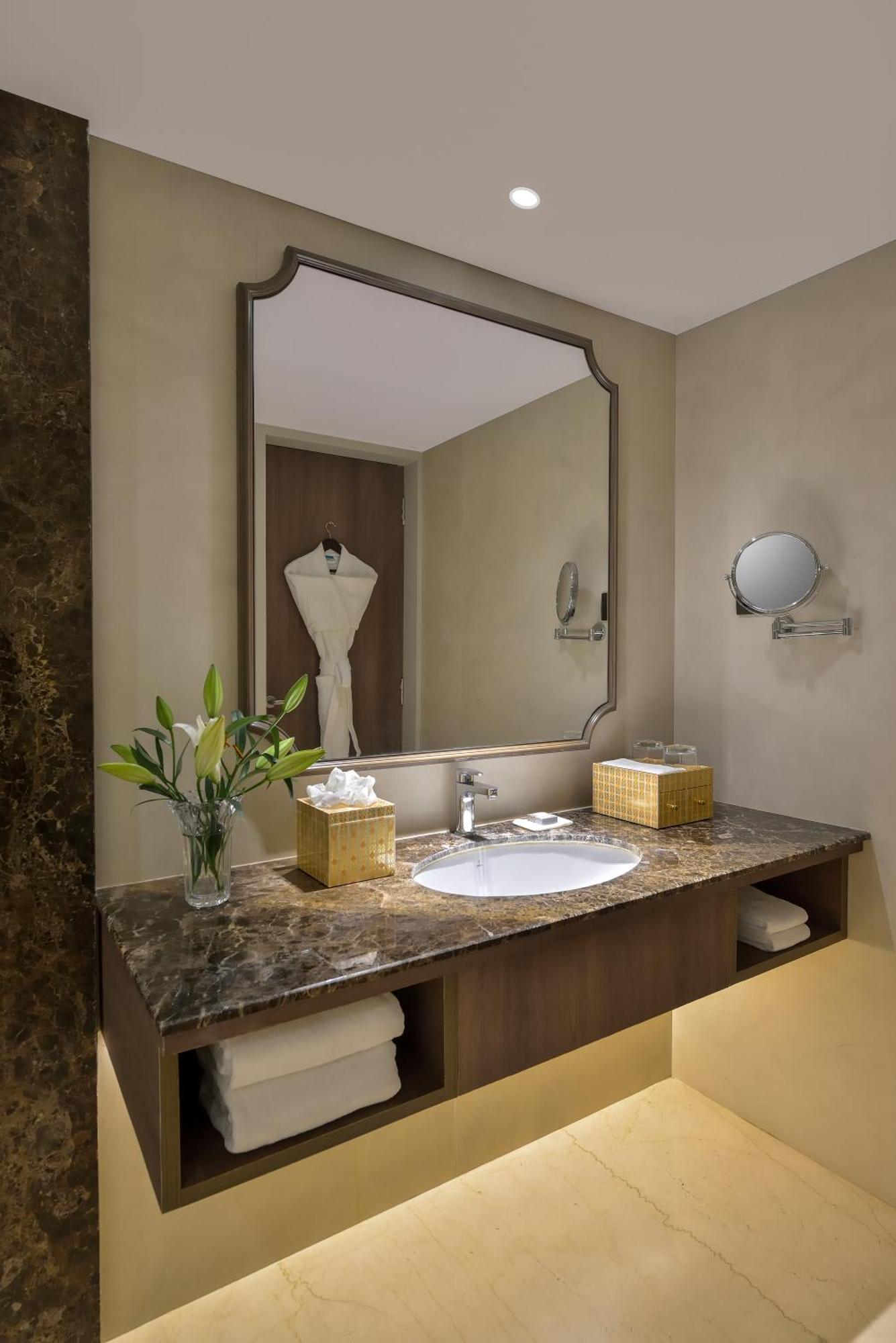 Deluxe Double Room (2 Adults + 1 Child)