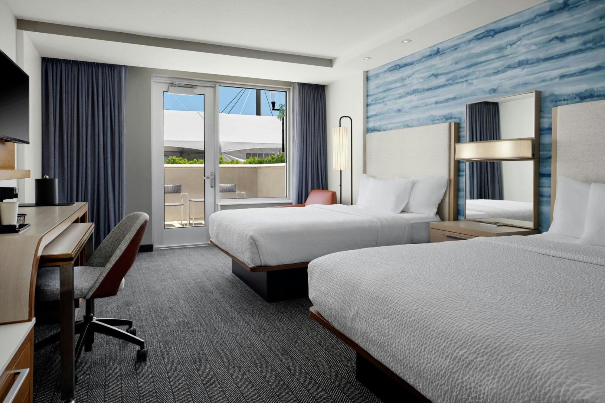 Queen Room Two Queen Beds Courtyard View