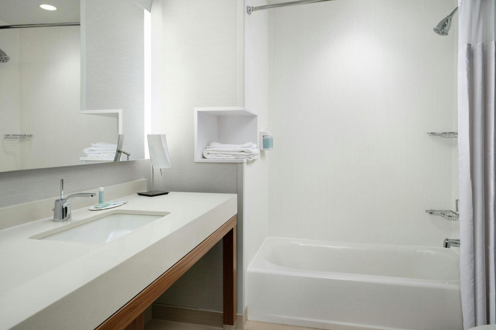 Deluxe Guest room 2 Queen Bay view