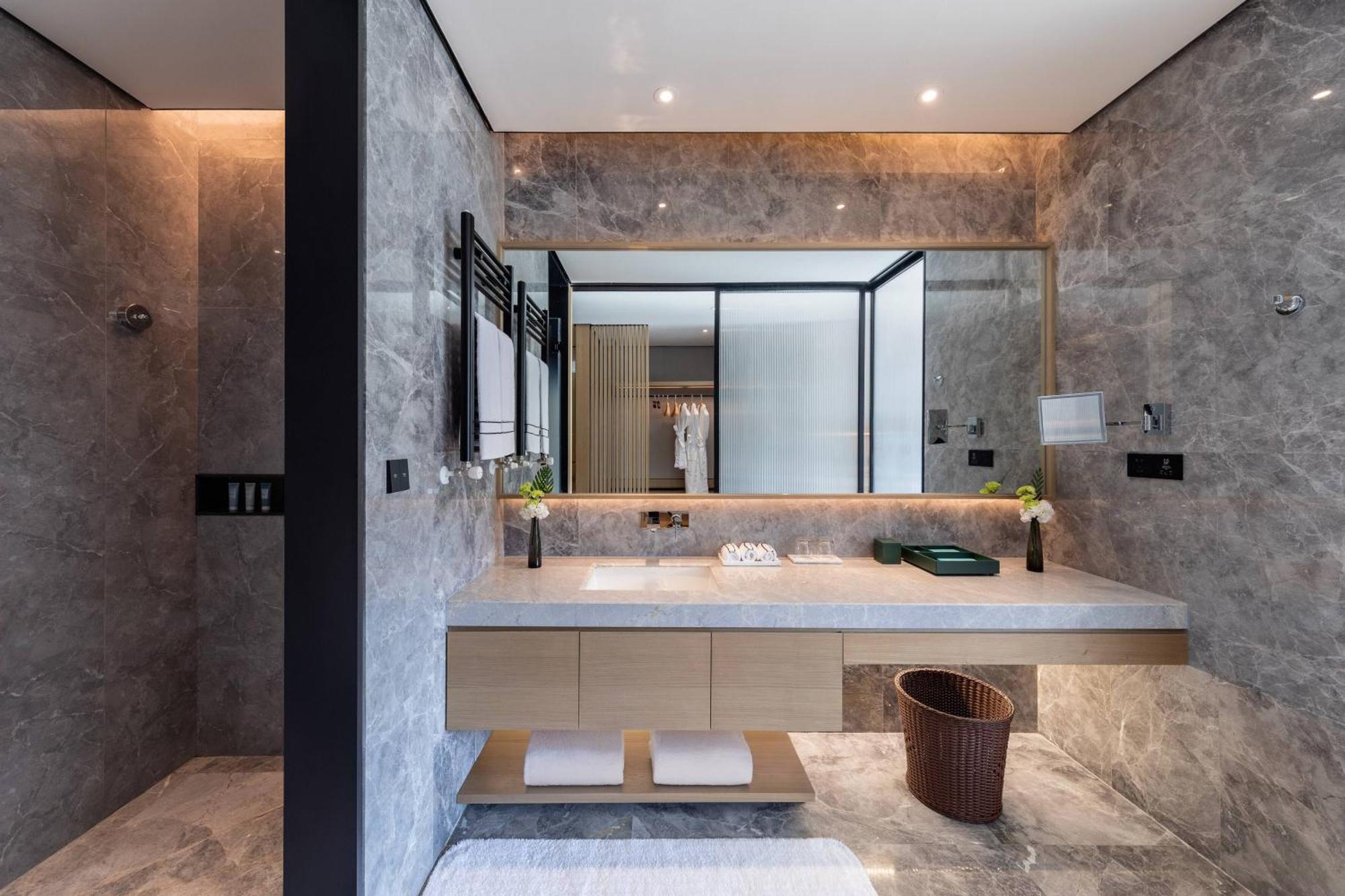 The Level Duplex Room with Lake View