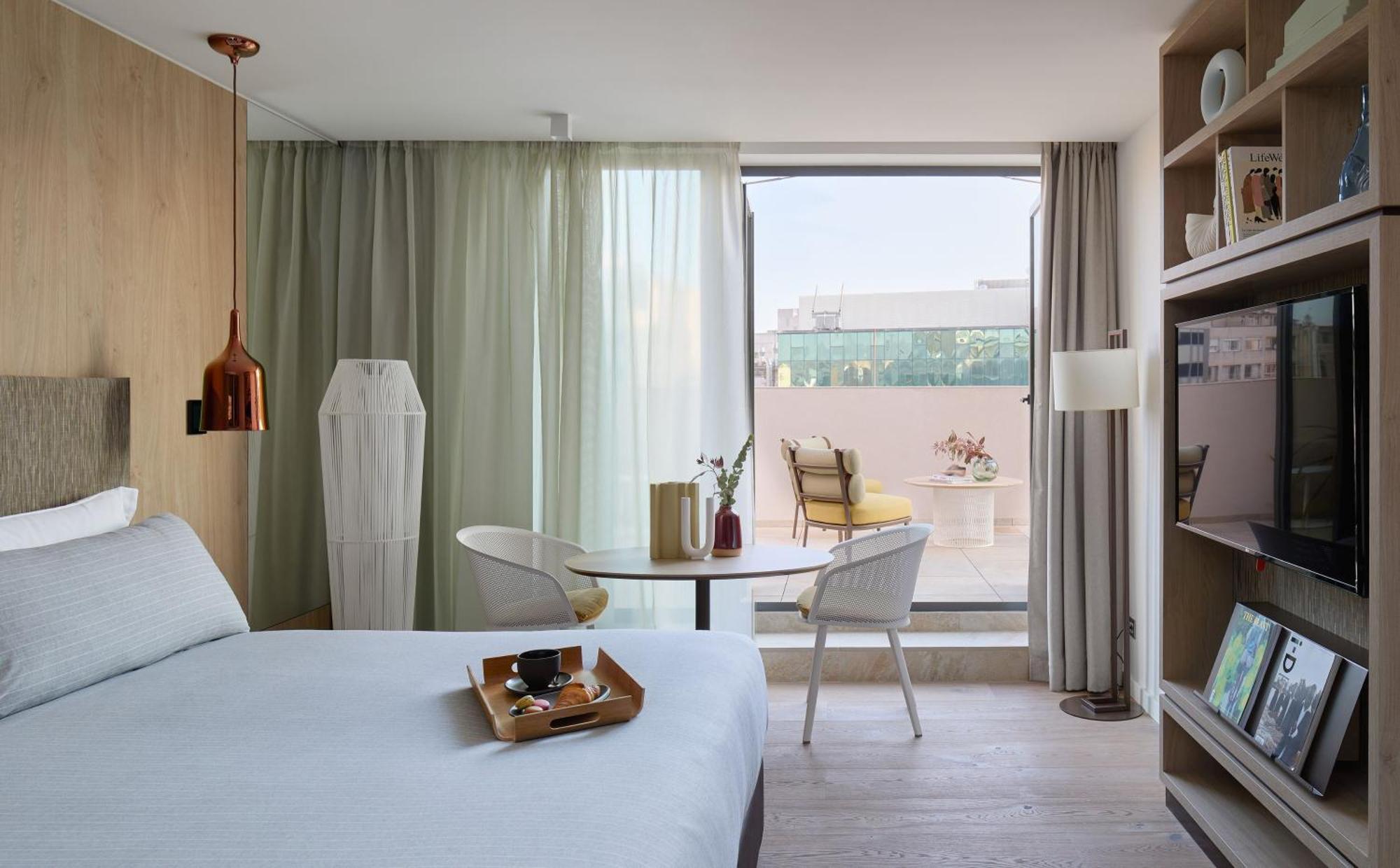 Superior ME Zimmer mit Terrasse und Stadtblick