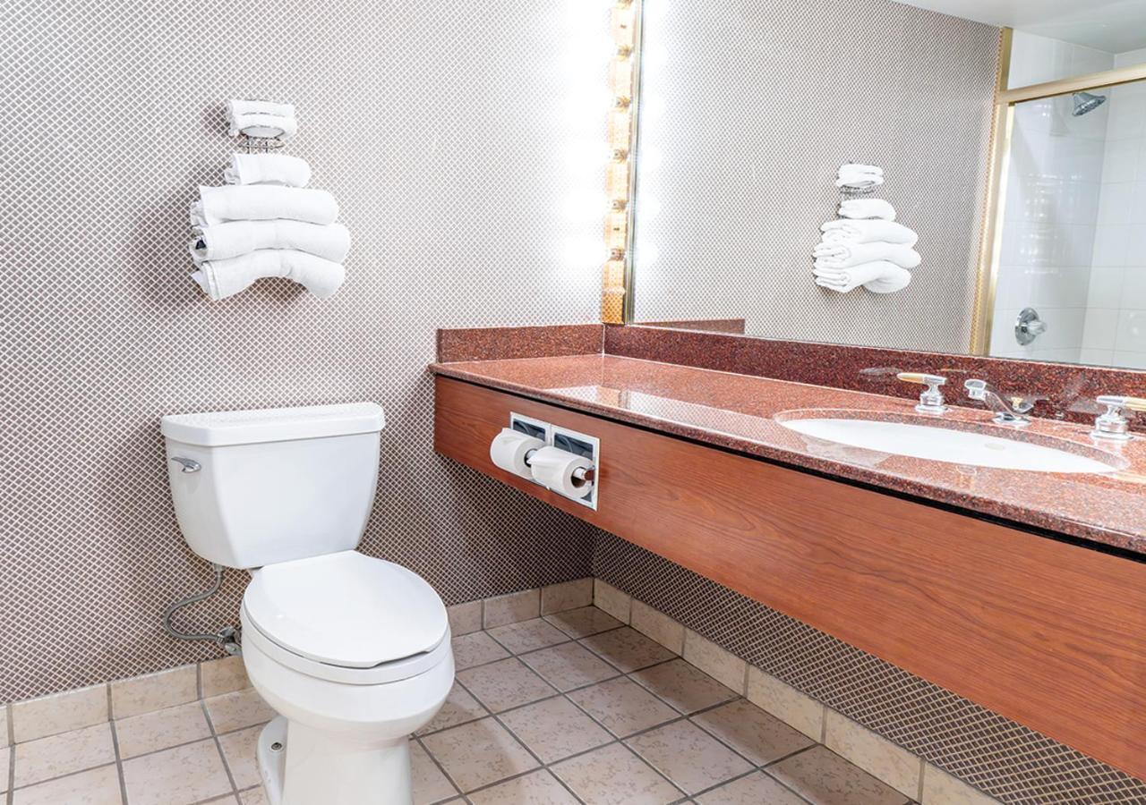 1 King Bed Accessible Tub
