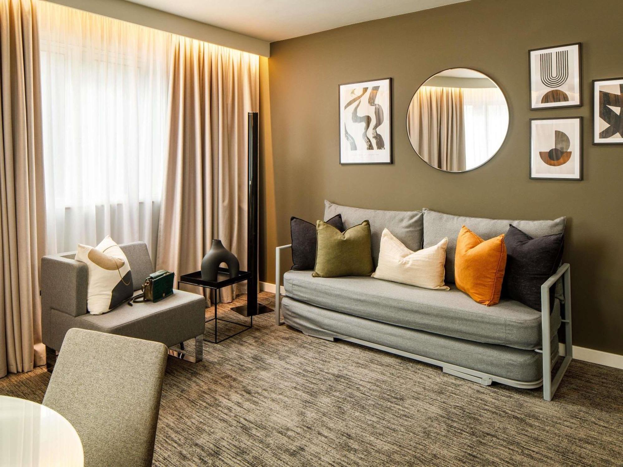 Queen Suite Queen Bed Sofa Bed