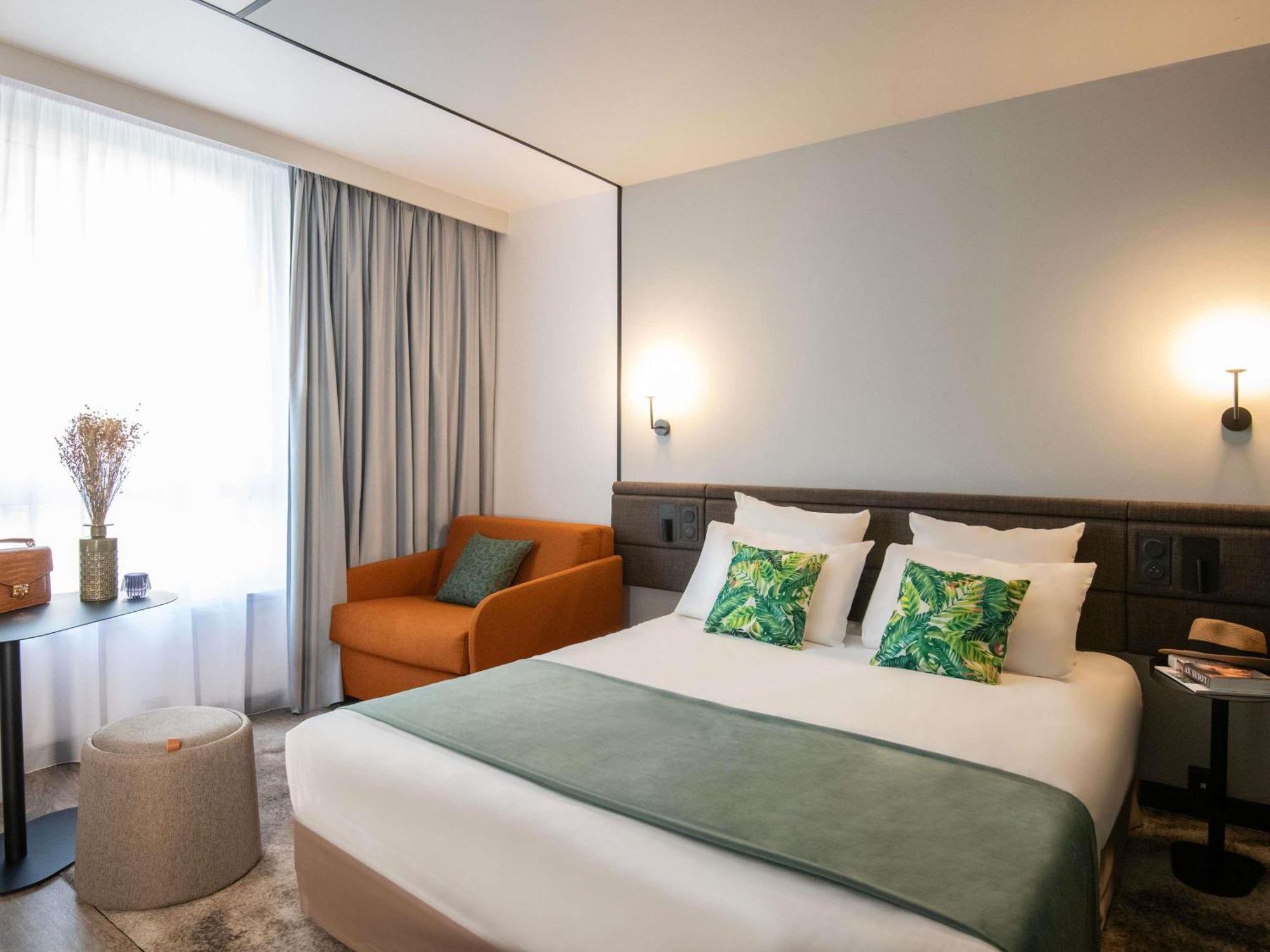 Superior room 1 Queensize bed 1 single sofa bed Garden View