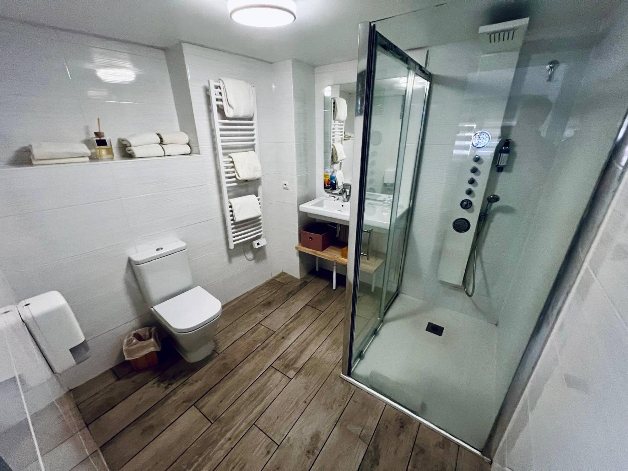 One-Bedroom Loft Apartment Balcony 140cm Double Bed