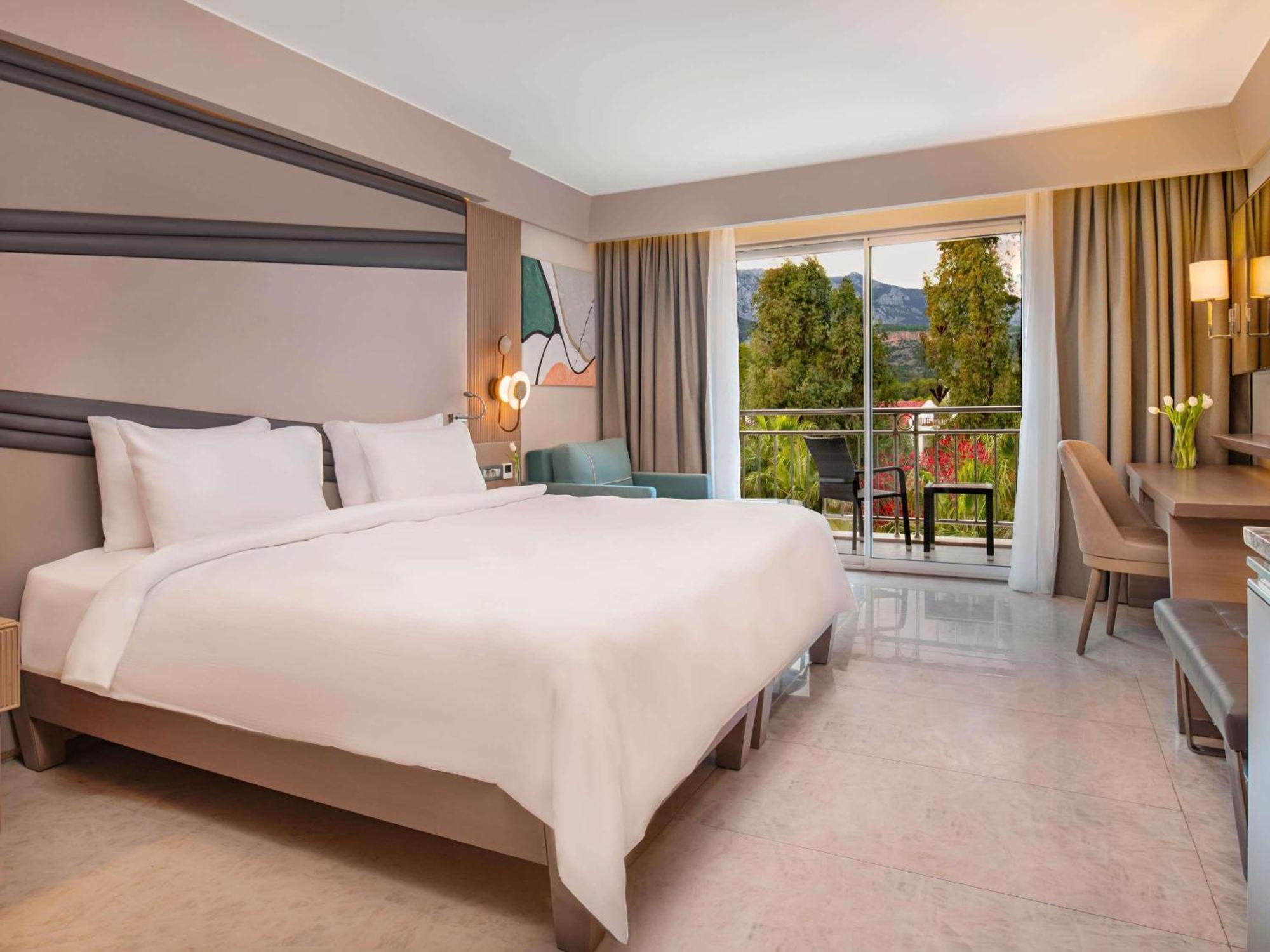 Deluxe Double Room Garden View