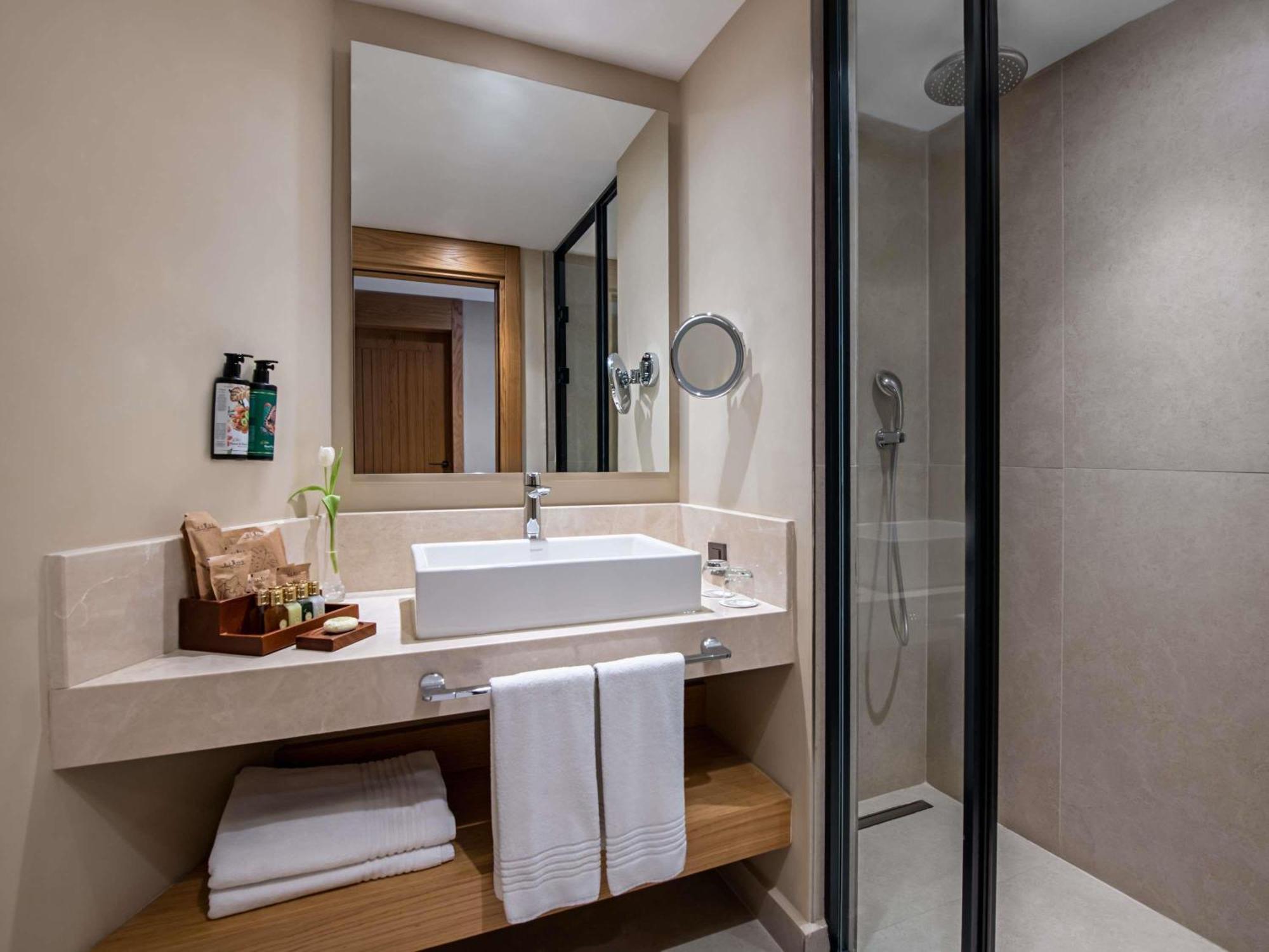 Deluxe Family Suite Garden view