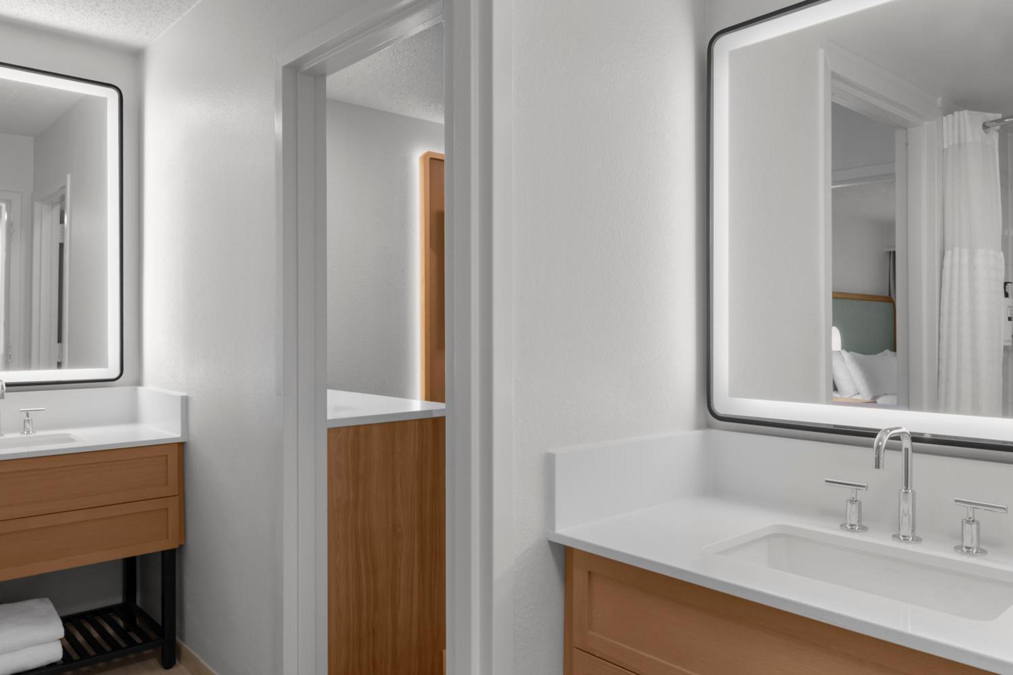 Two-Room Queen Suite Two Queen Beds