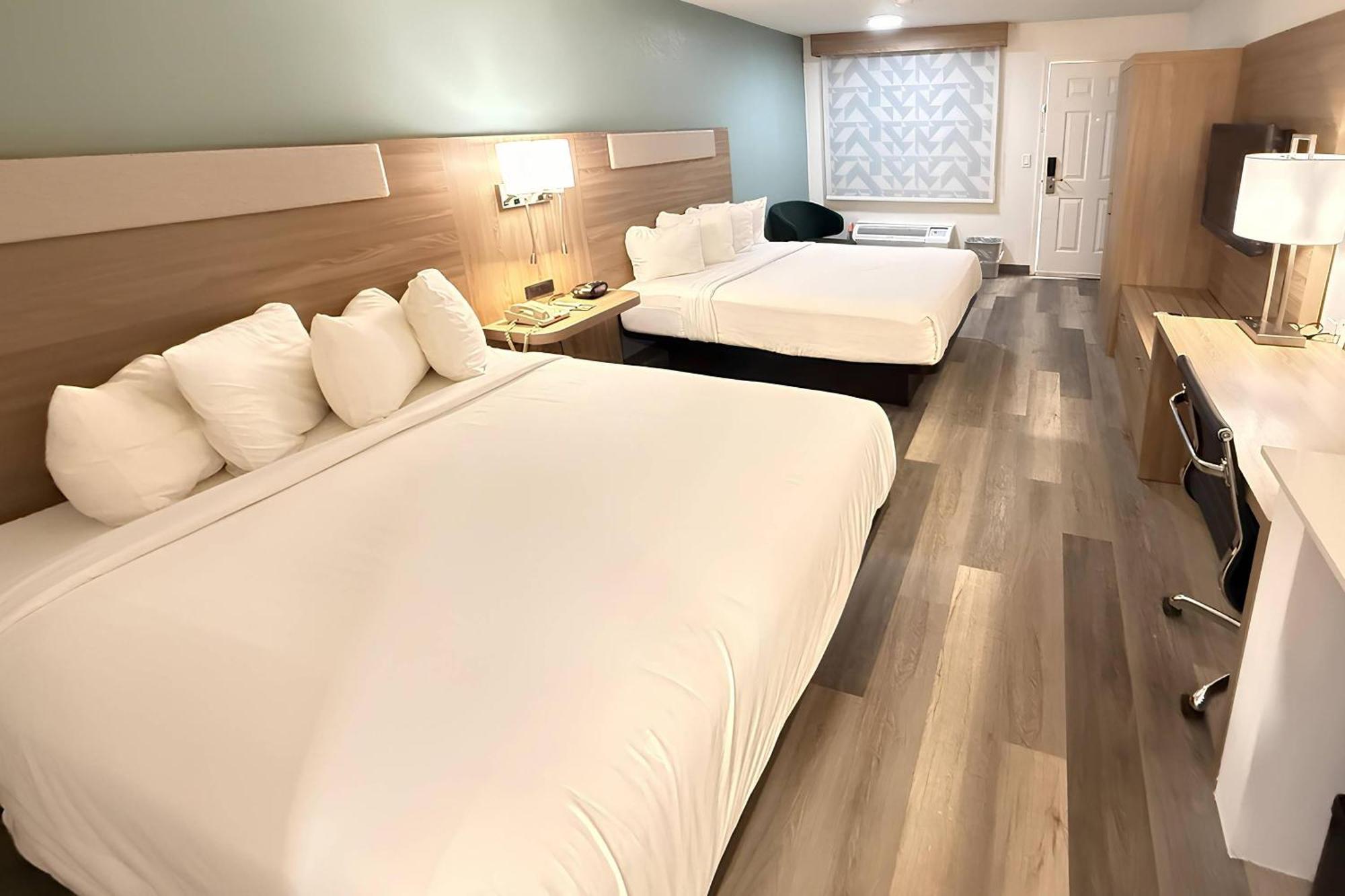 Queen Room Two Queen Beds Non-Smoking