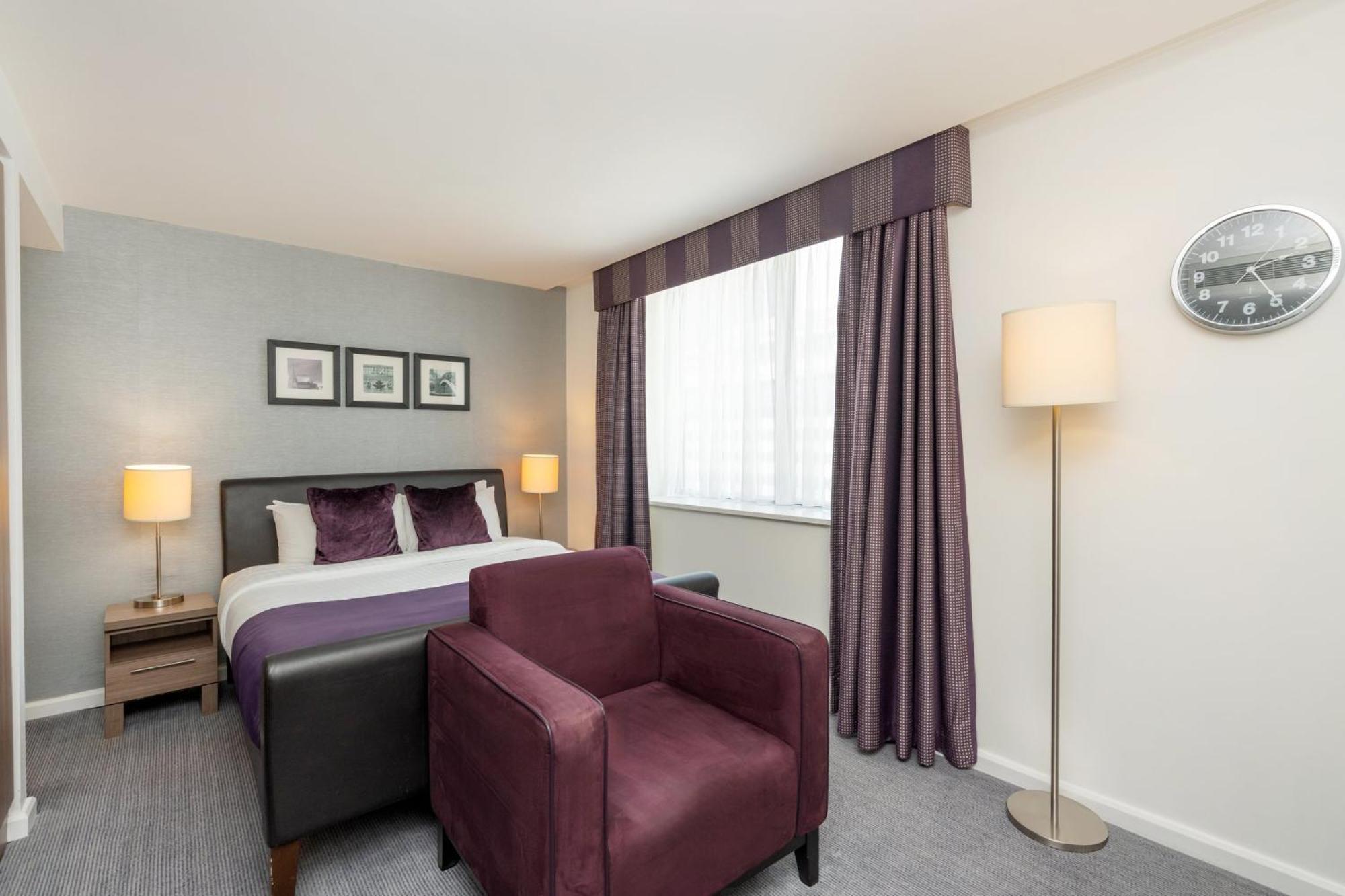 Studio-Suite mit Kingsize-Bett und Stadtblick