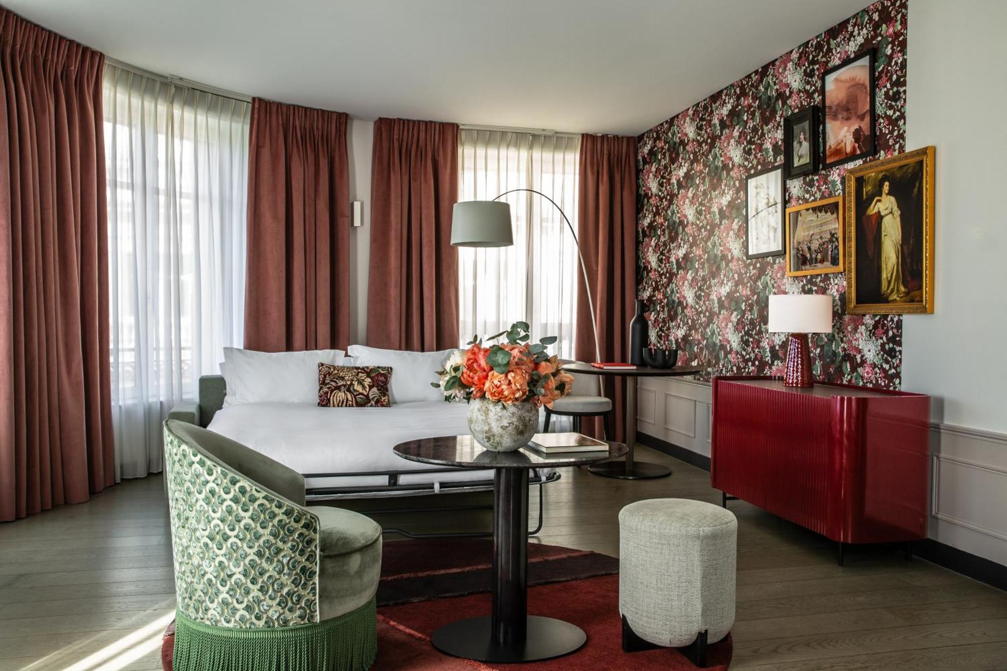 Queen Suite Double Sofa Bed