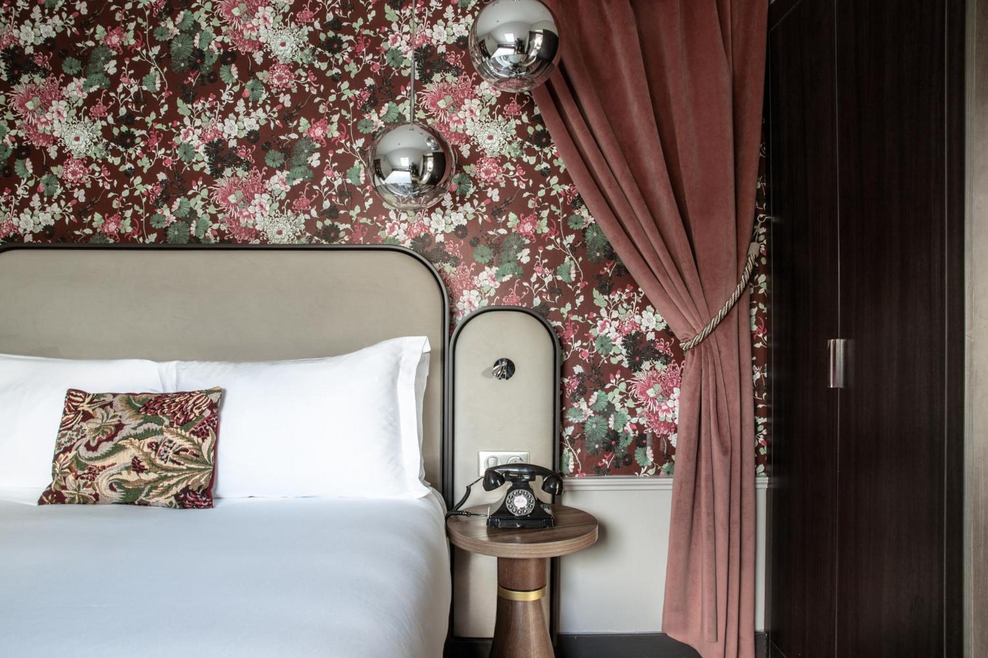 One-Bedroom Suite Eiffel Tower View Double Sofa Bed