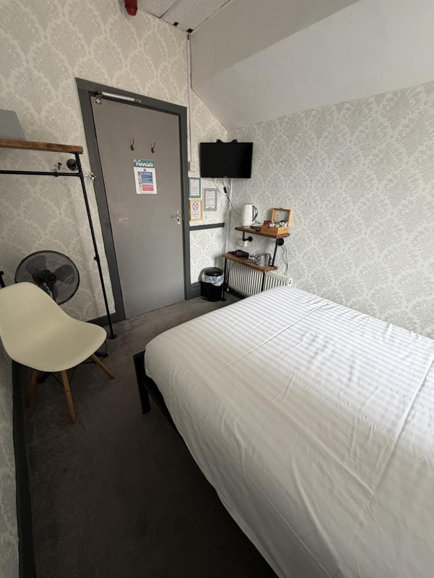 Double Room Private Bathroom