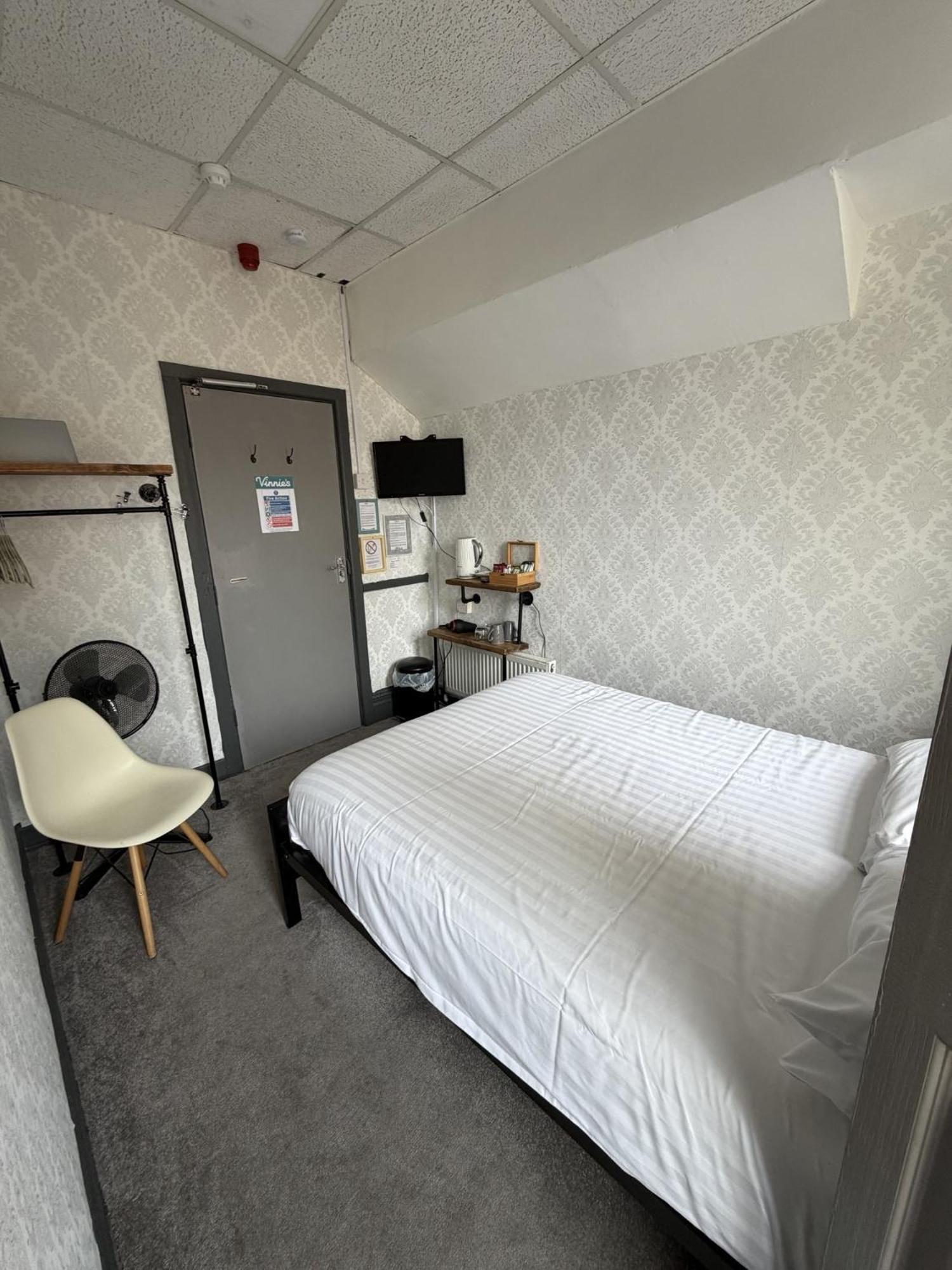 Double Room Private Bathroom