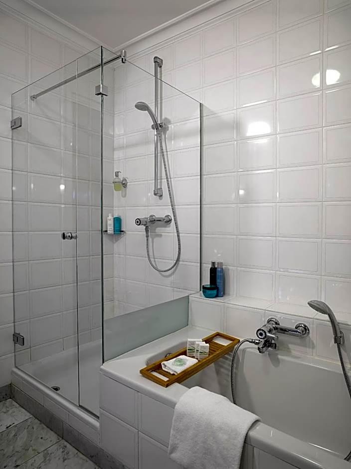 Deluxe Royal Suite