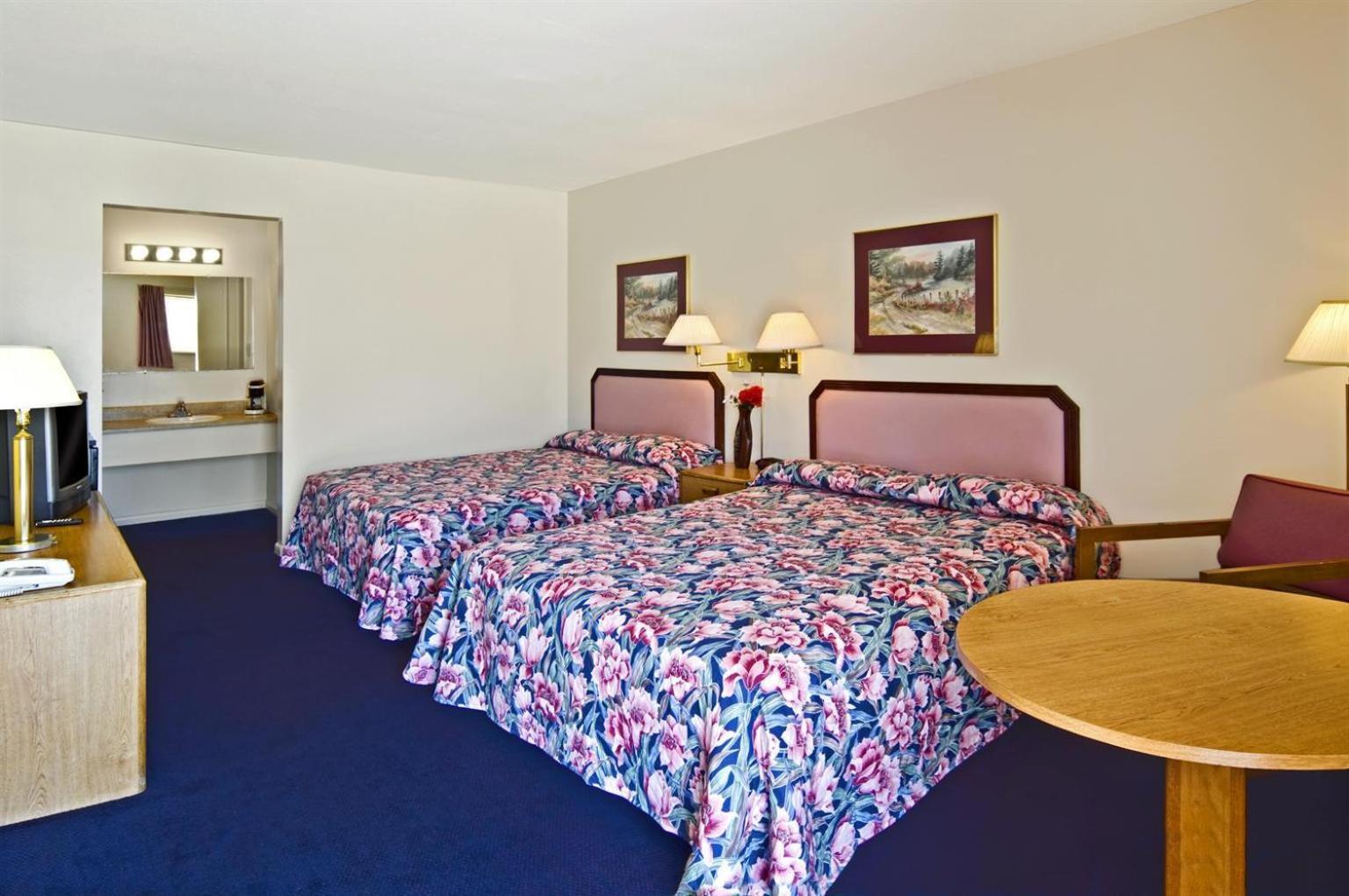 2 Double Beds Non-Smoking