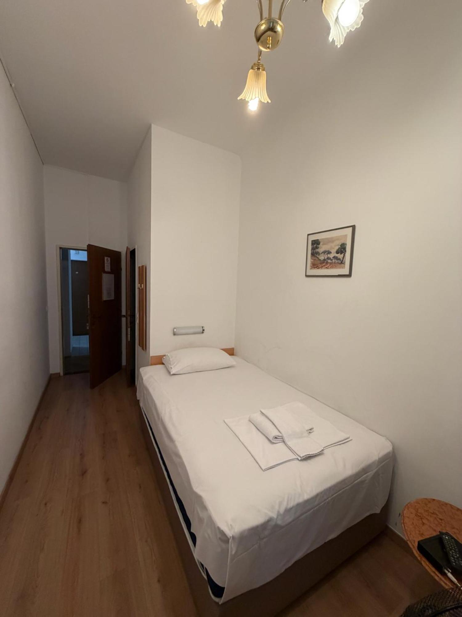 Single Room Queensize
