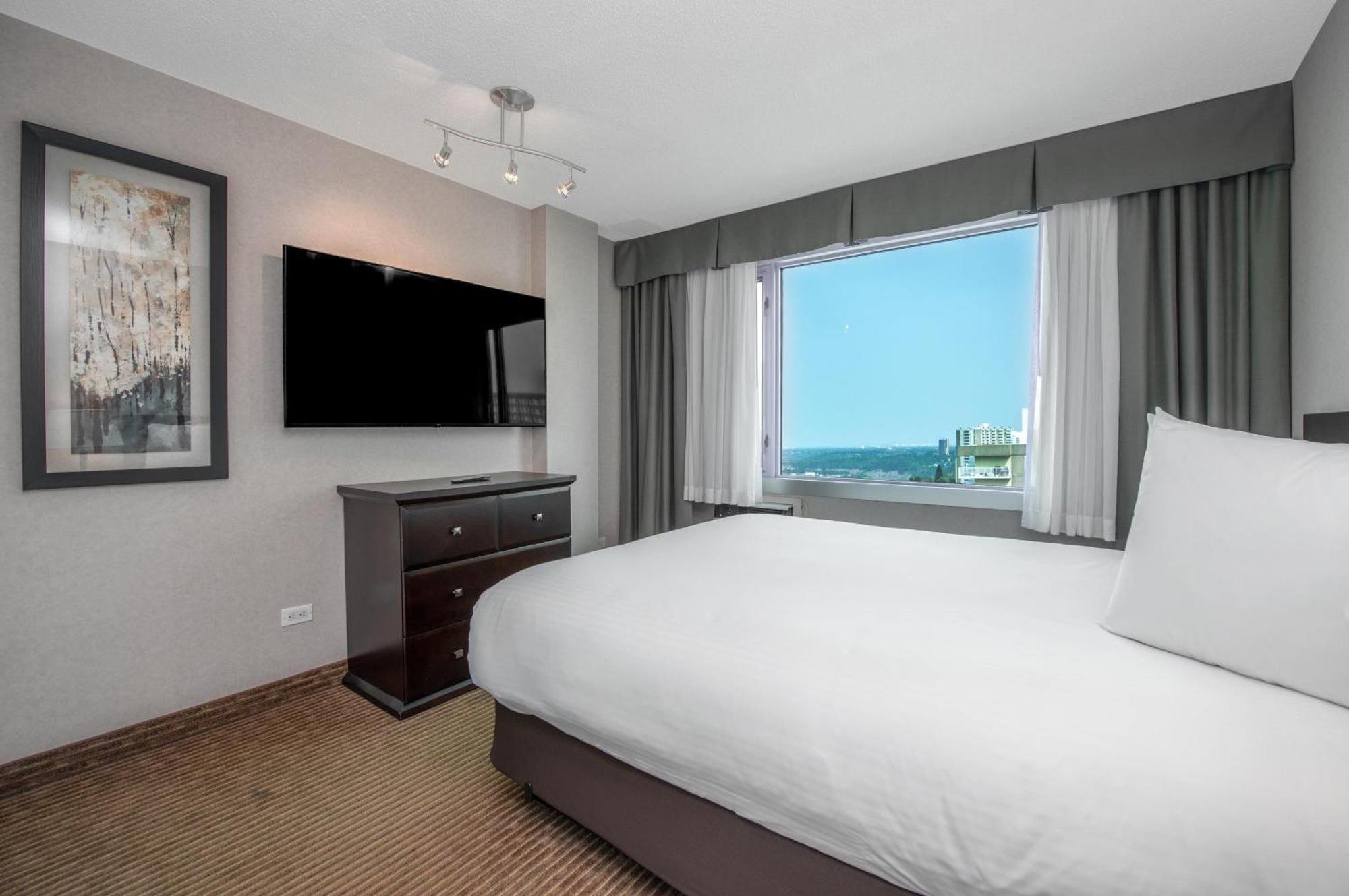 Premium Suite Full Kitchen Queen
