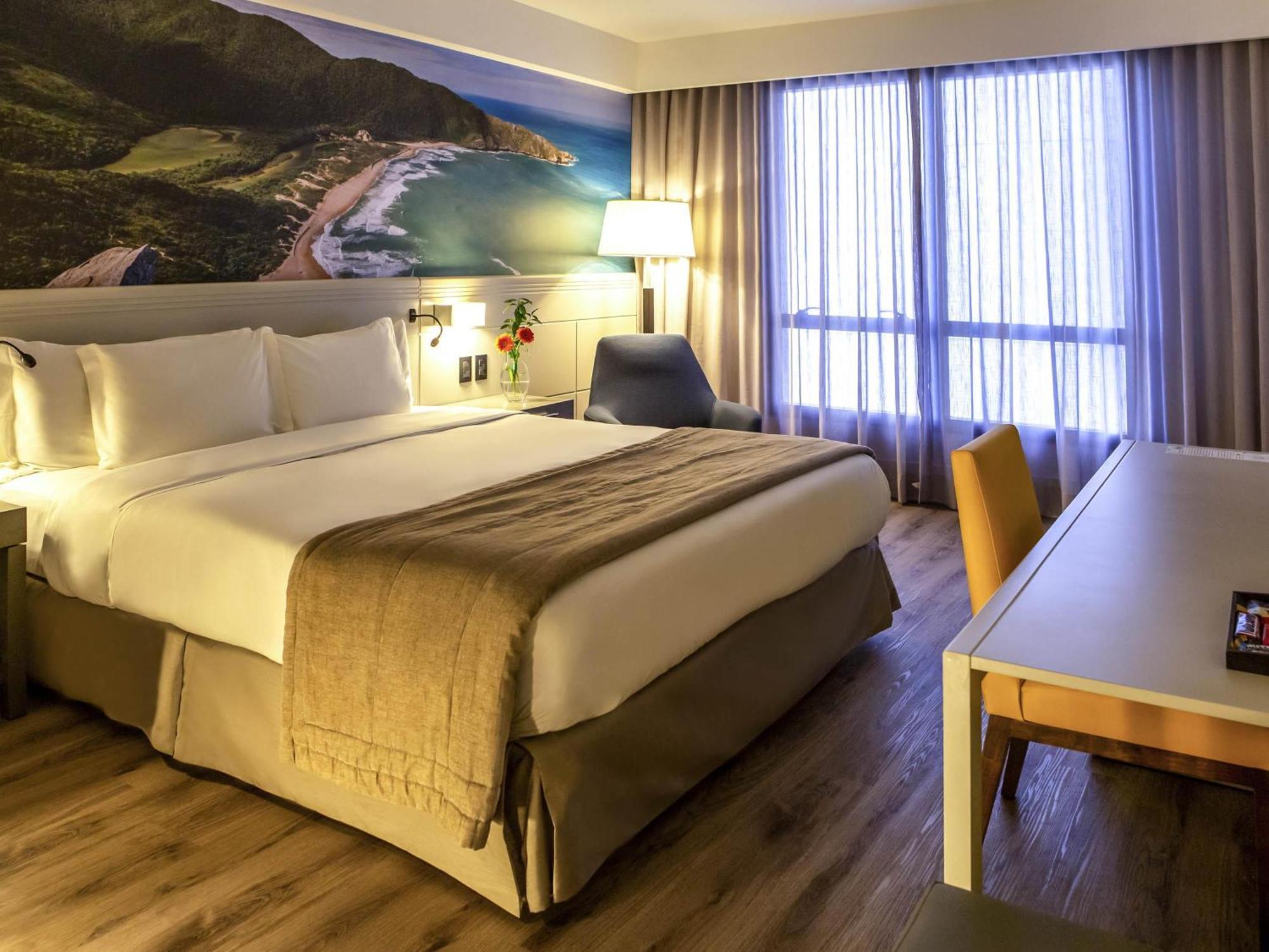 Superior King Room Partial Ocean View