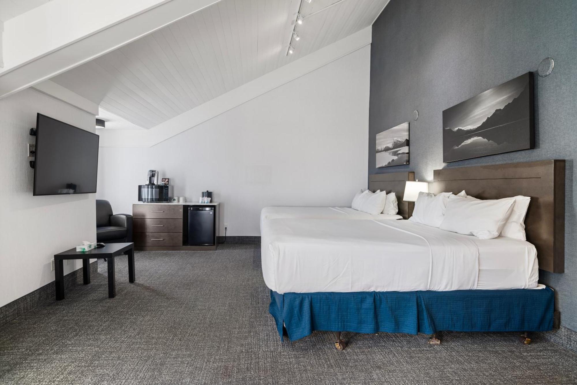 Superior Queen Room Two Queen Beds