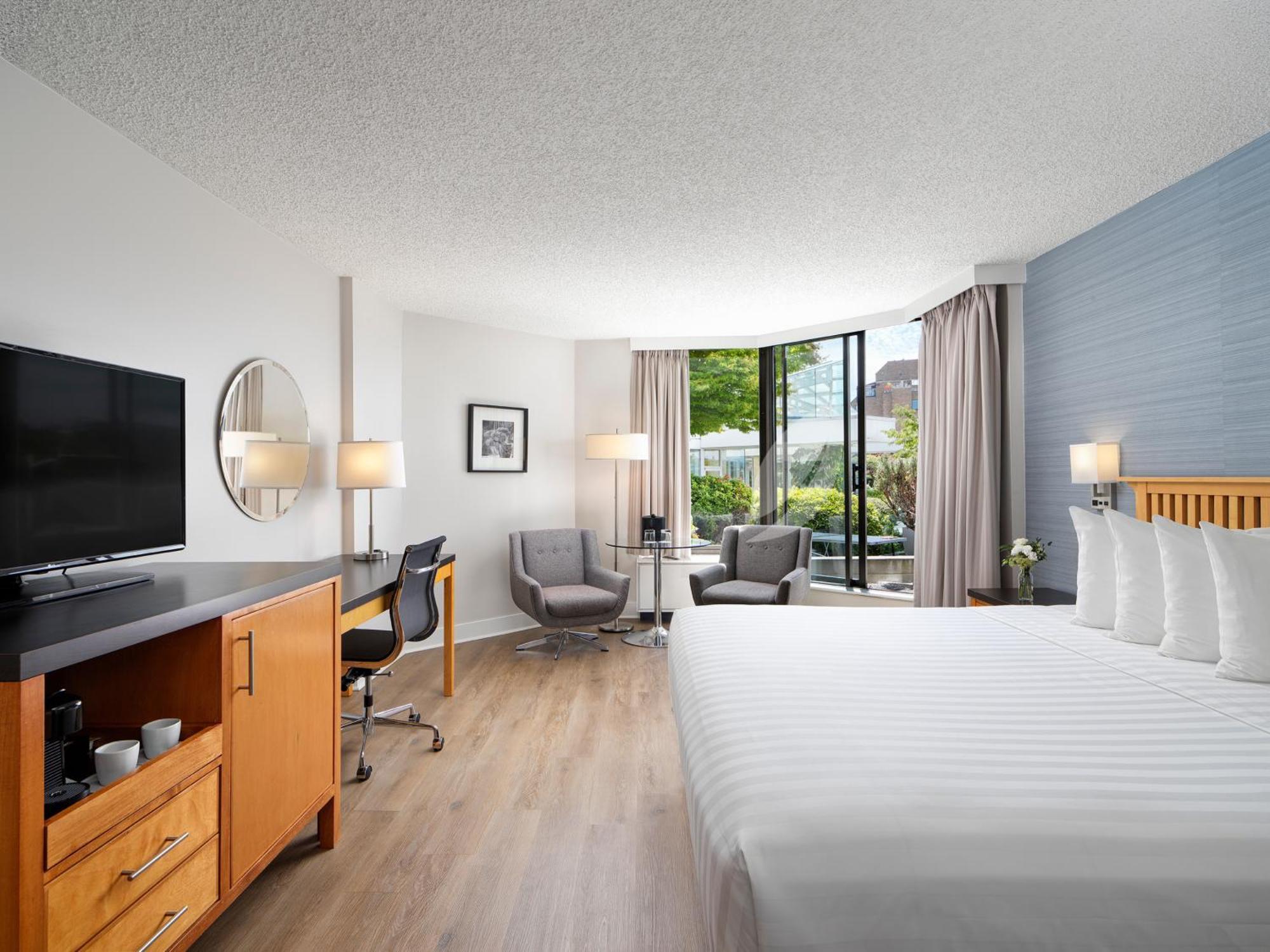 Laurel Wing King Room Pet Friendly