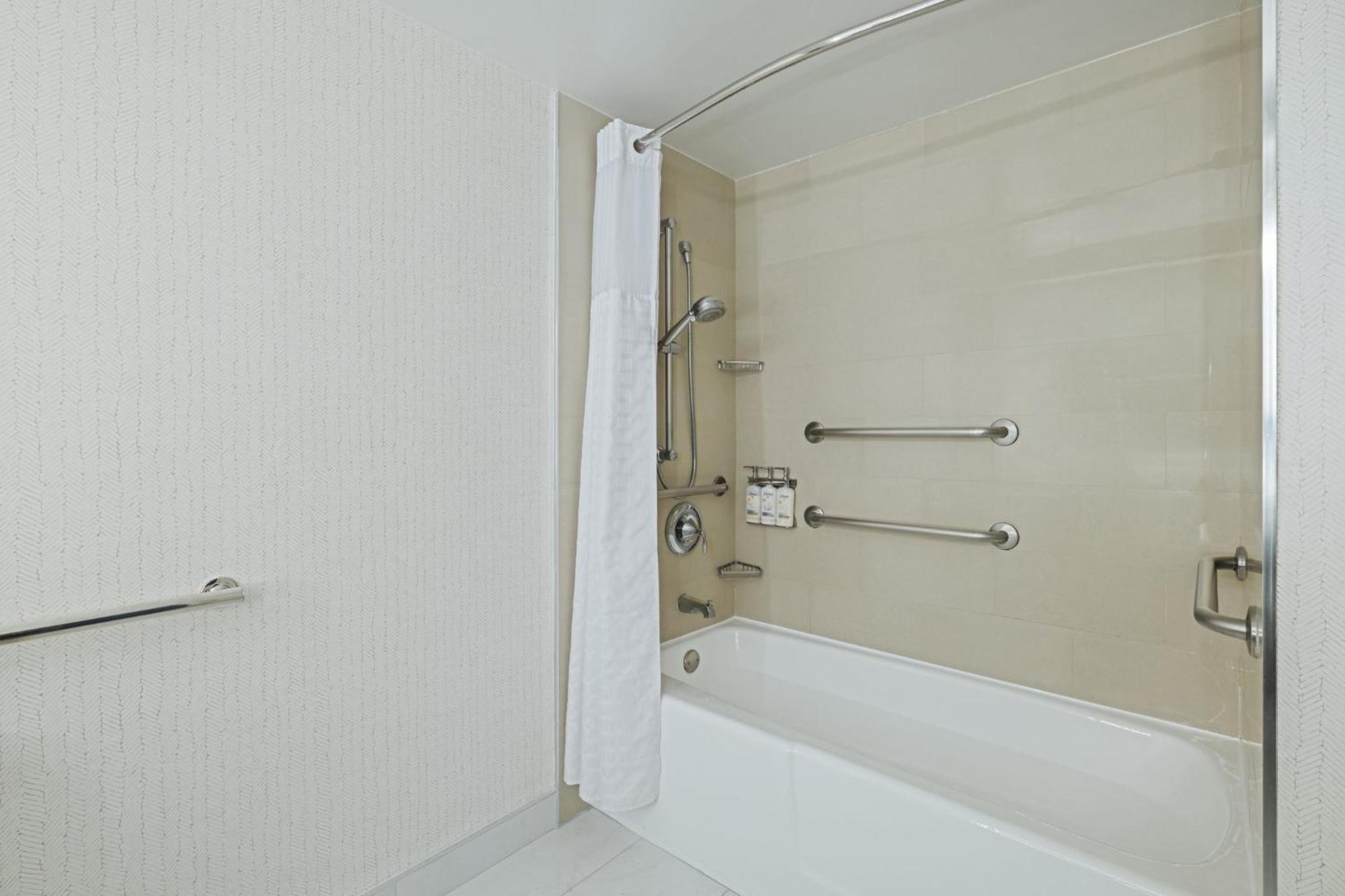 King Room Accessible Tub Mobility Access