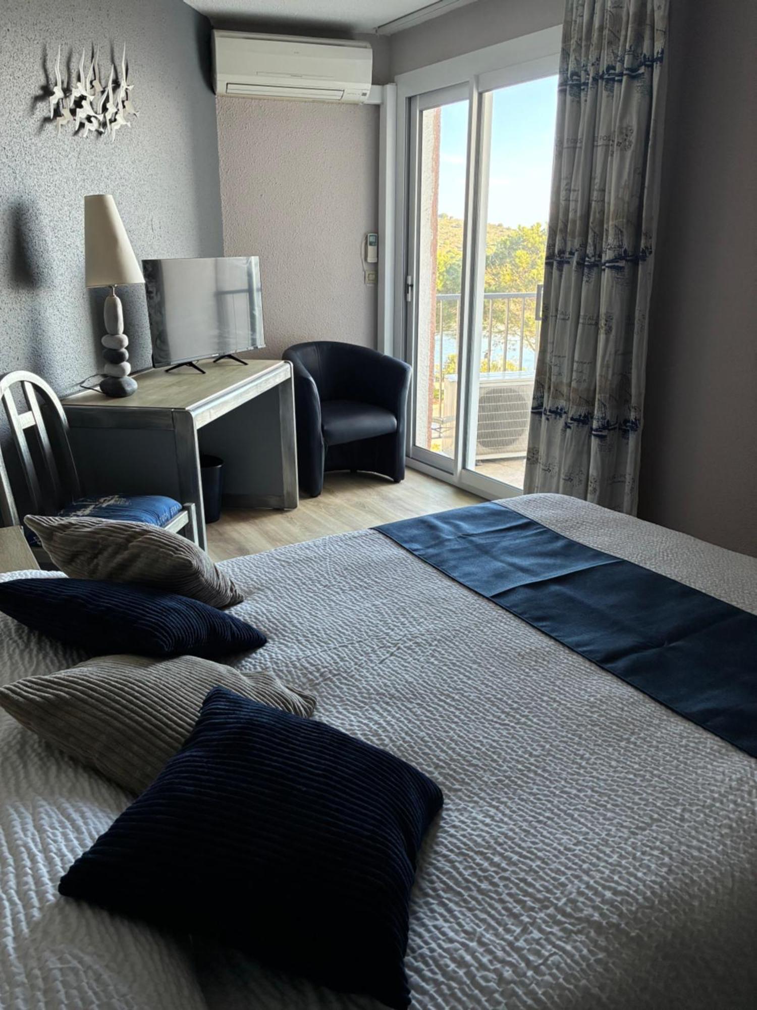 One-Bedroom Apartment Sea Side