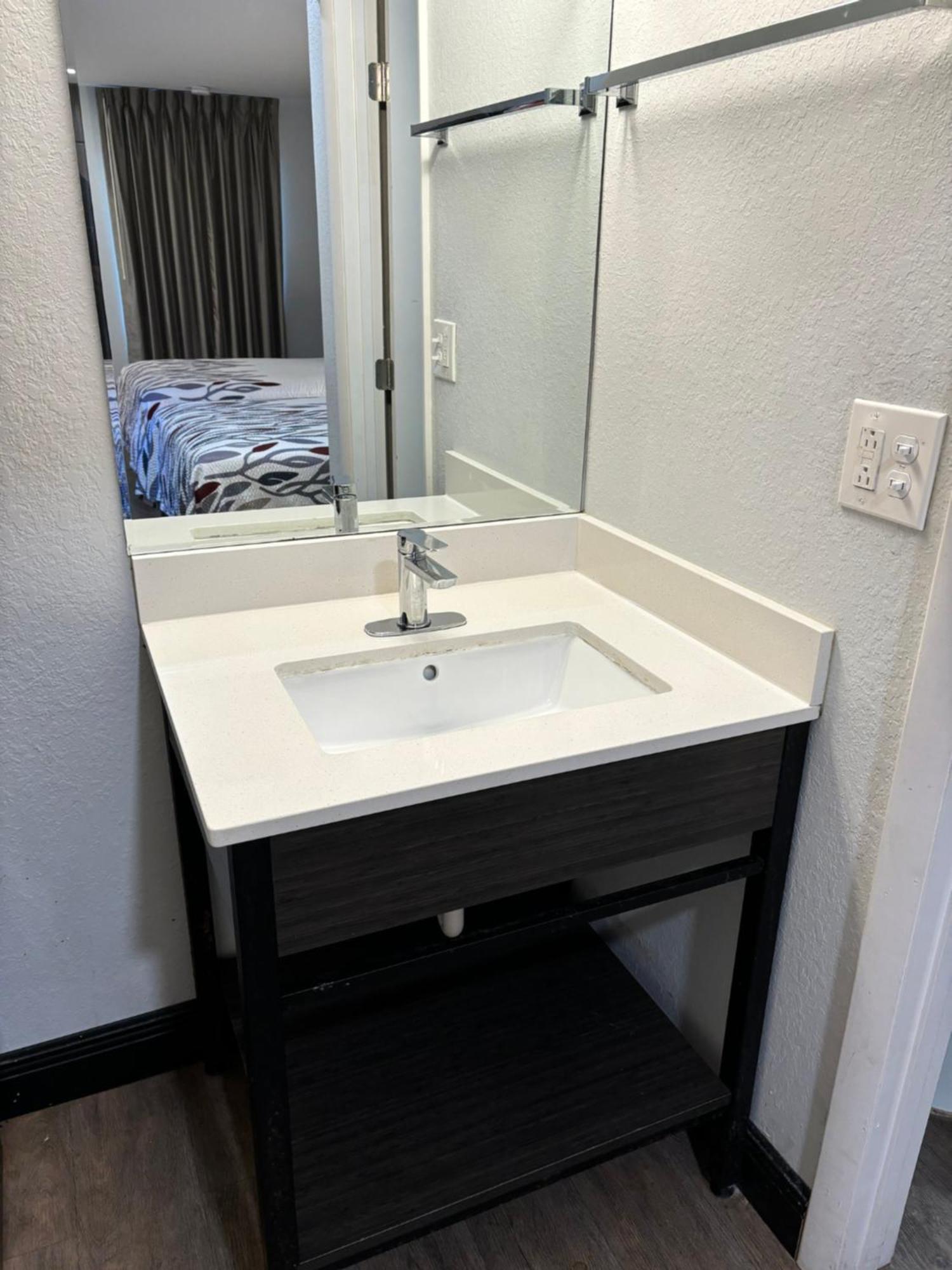 Superior King Room Disability Access Roll Shower Non-Smoking