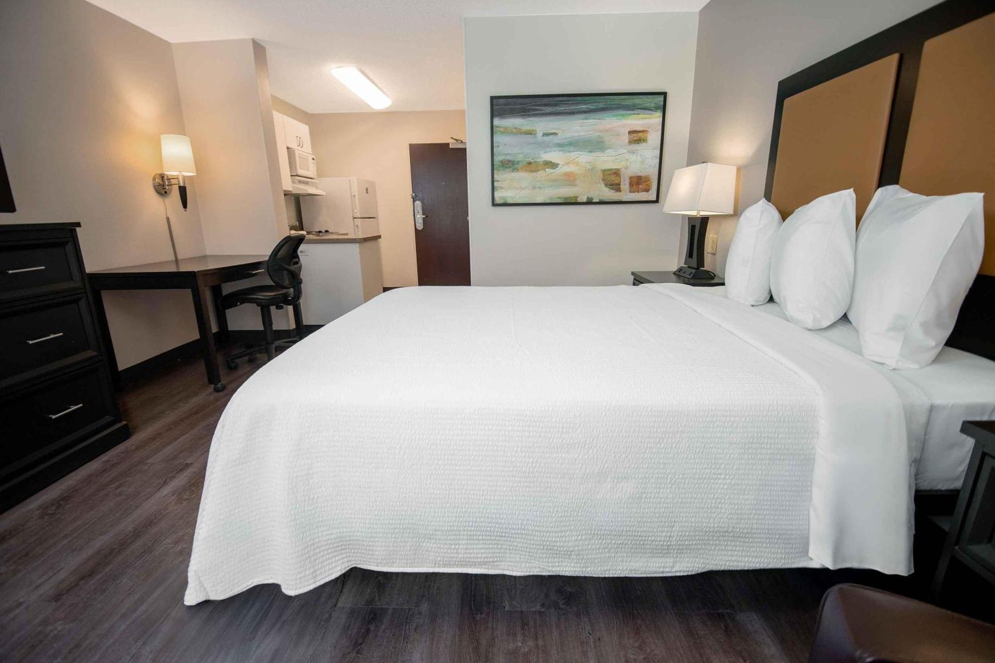 Deluxe Studio 1 King Bed Non-Smoking